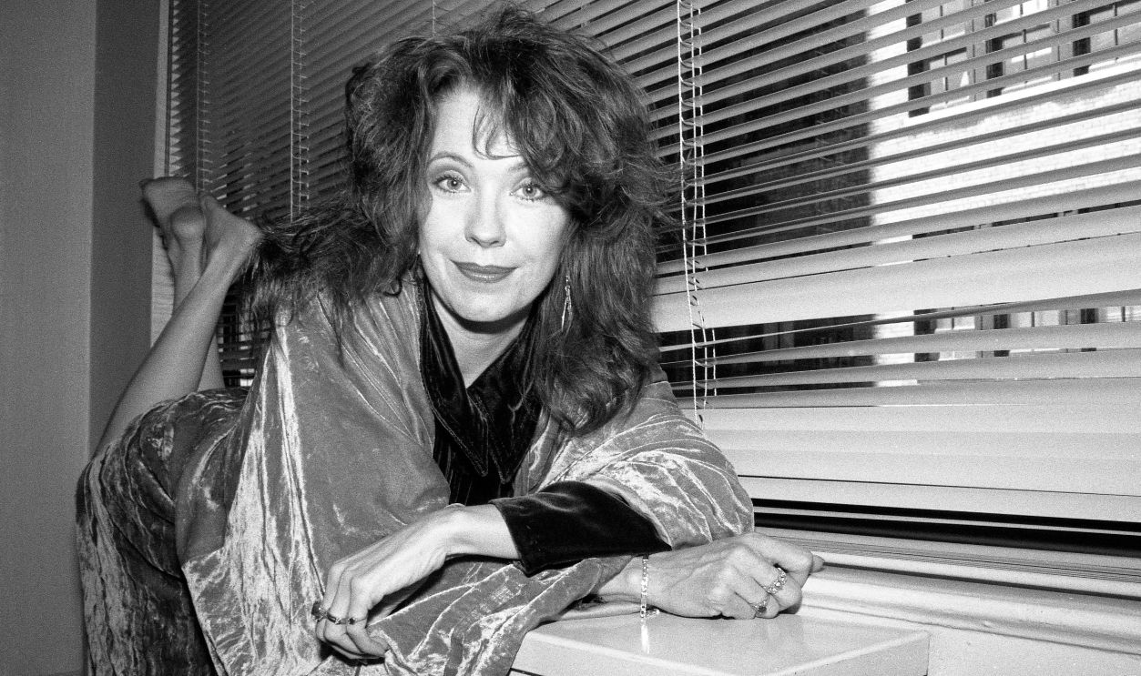 American groupie and author Pamela Des Barres poses for a portrait on June 17, 1987 in New York City, New York. 