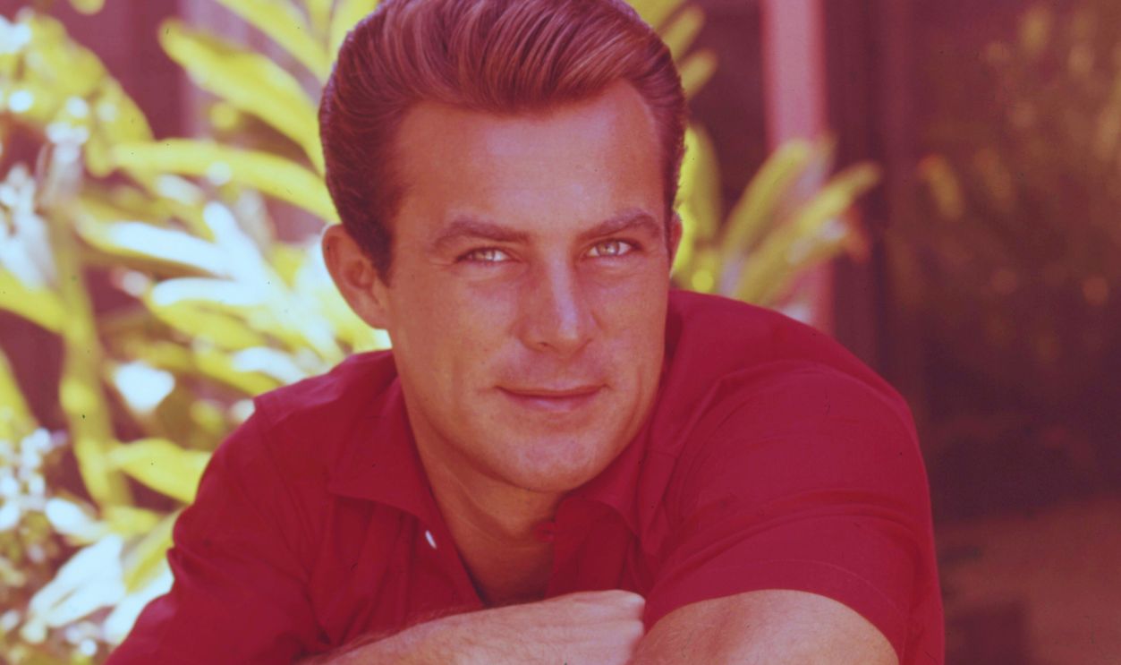 Gettyimages - 2078625336, Robert Conrad Robert Conrad in red polo shirt, circa 1960.