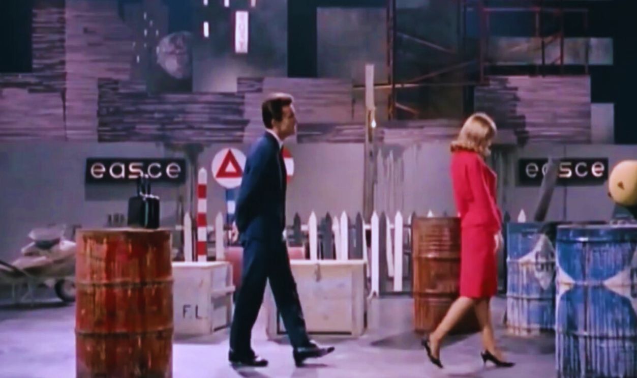 Screenshot from La nueva Cenicienta (1964)