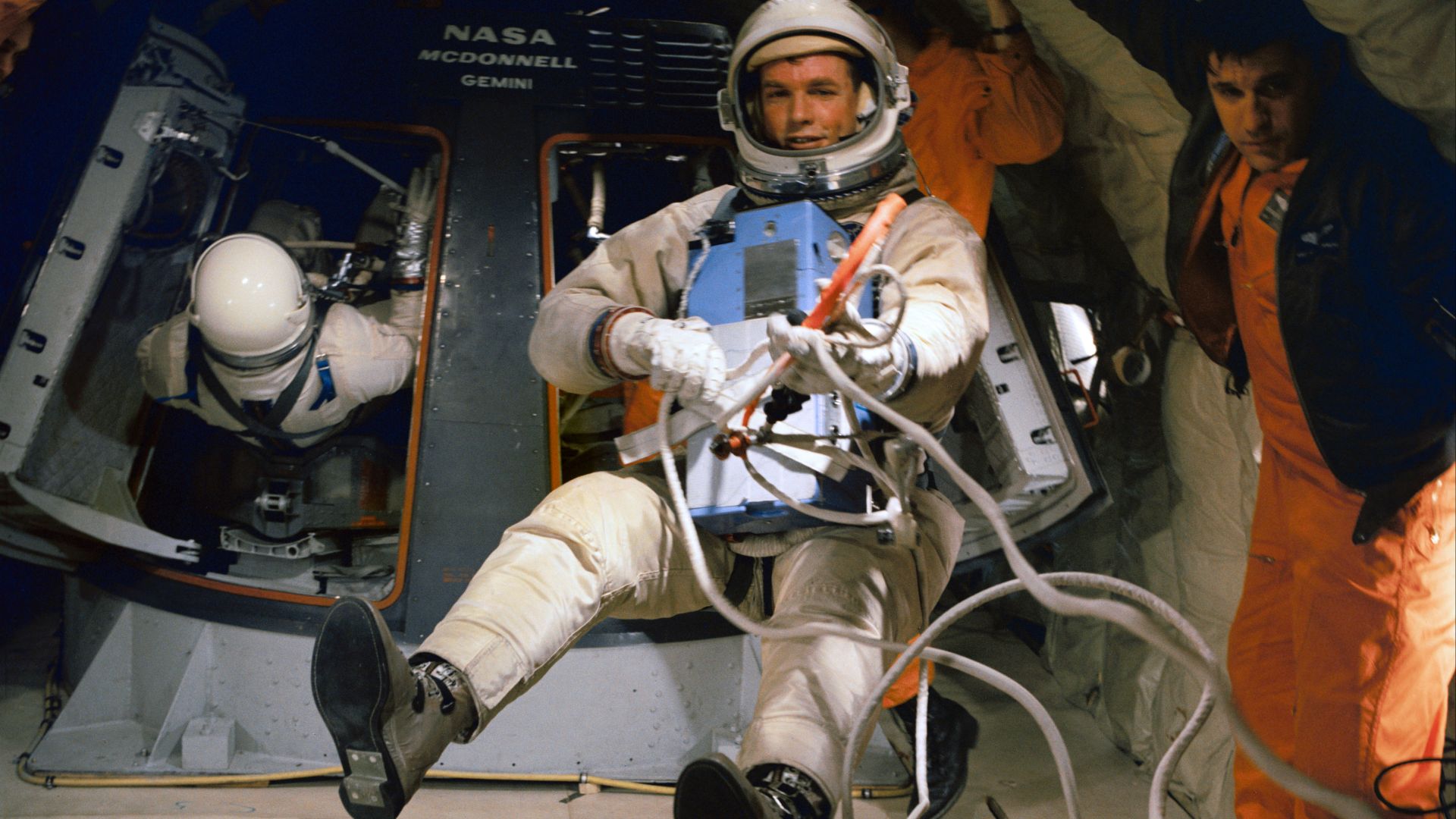 File:David Scott training in vomit comet (S66-21411).jpg