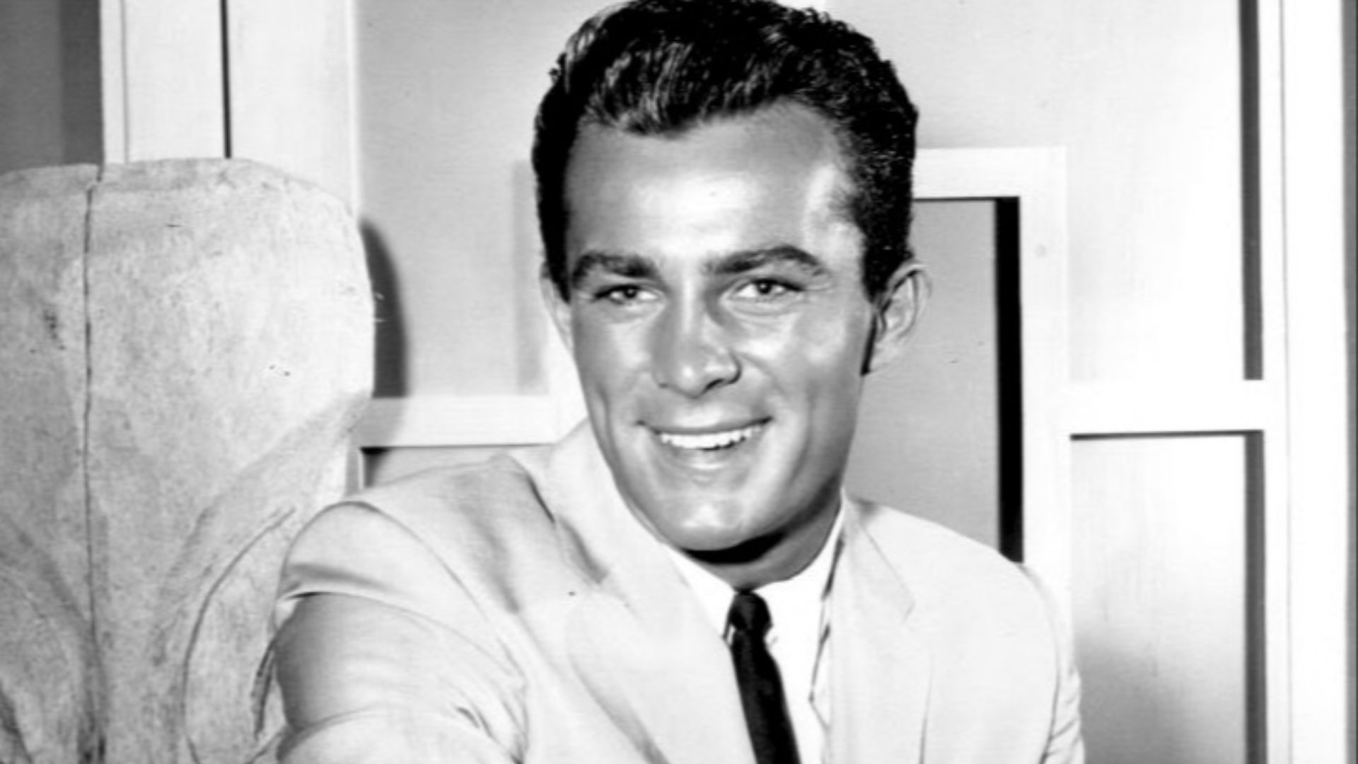 File:Robert Conrad Hawaiian Eye 1962.JPG