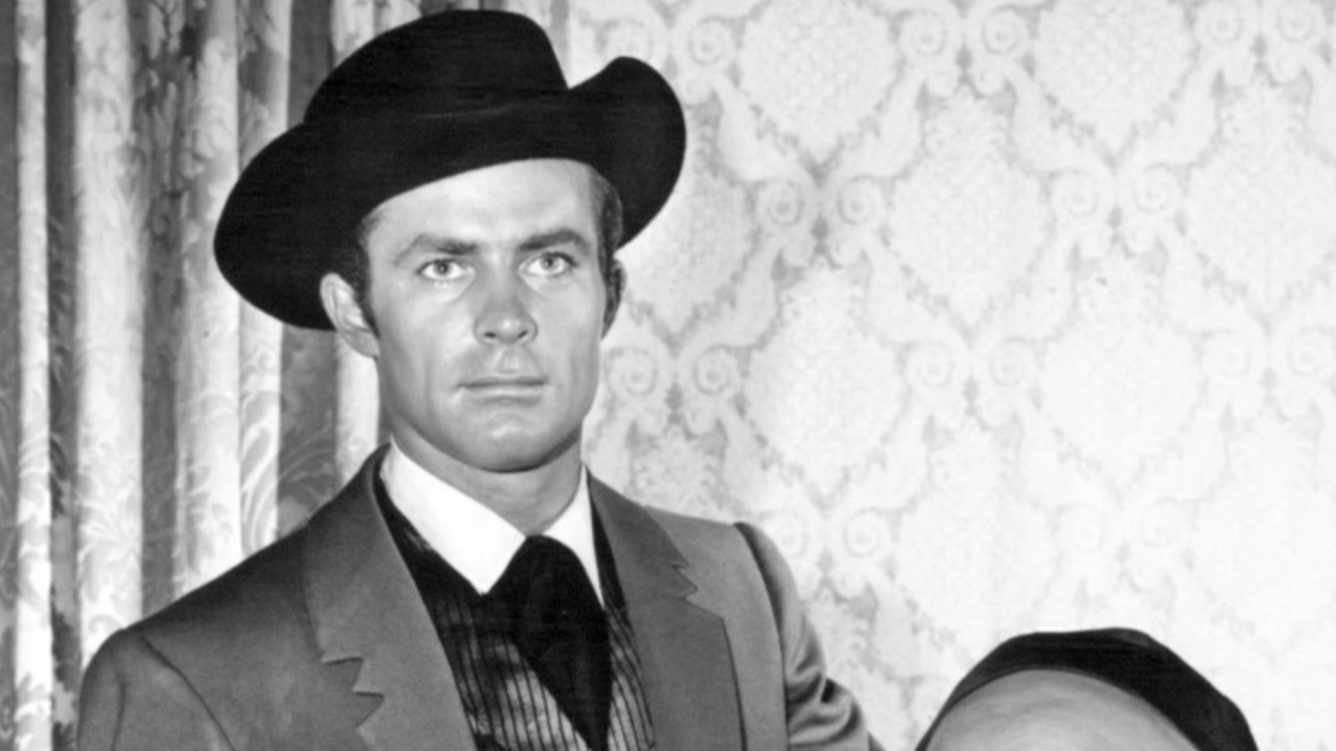 File:Robert Conrad Victor Buono Wild Wild West premiere 1965.jpg