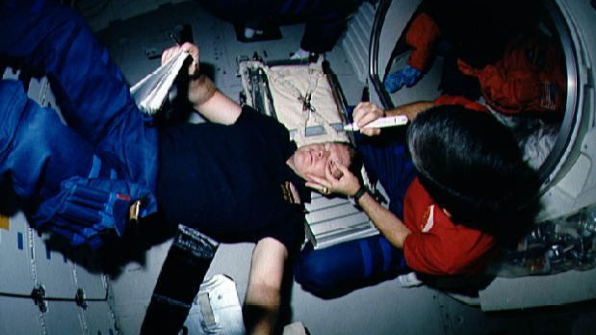 File:STS-41 IOP Test.jpg