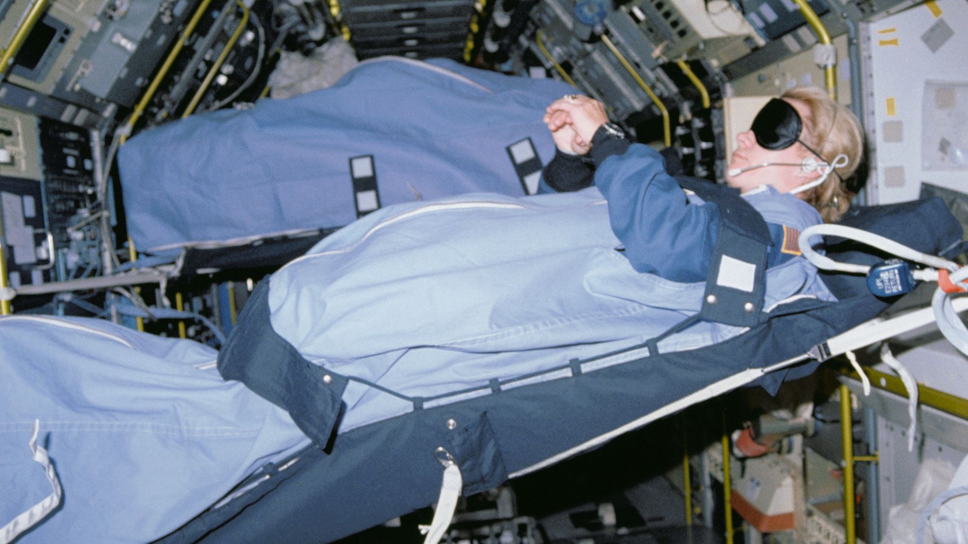 File:STS040-31-020 - STS-40 MS Seddon, wearing blindfold, sleeps in SLS-1 module.jpg