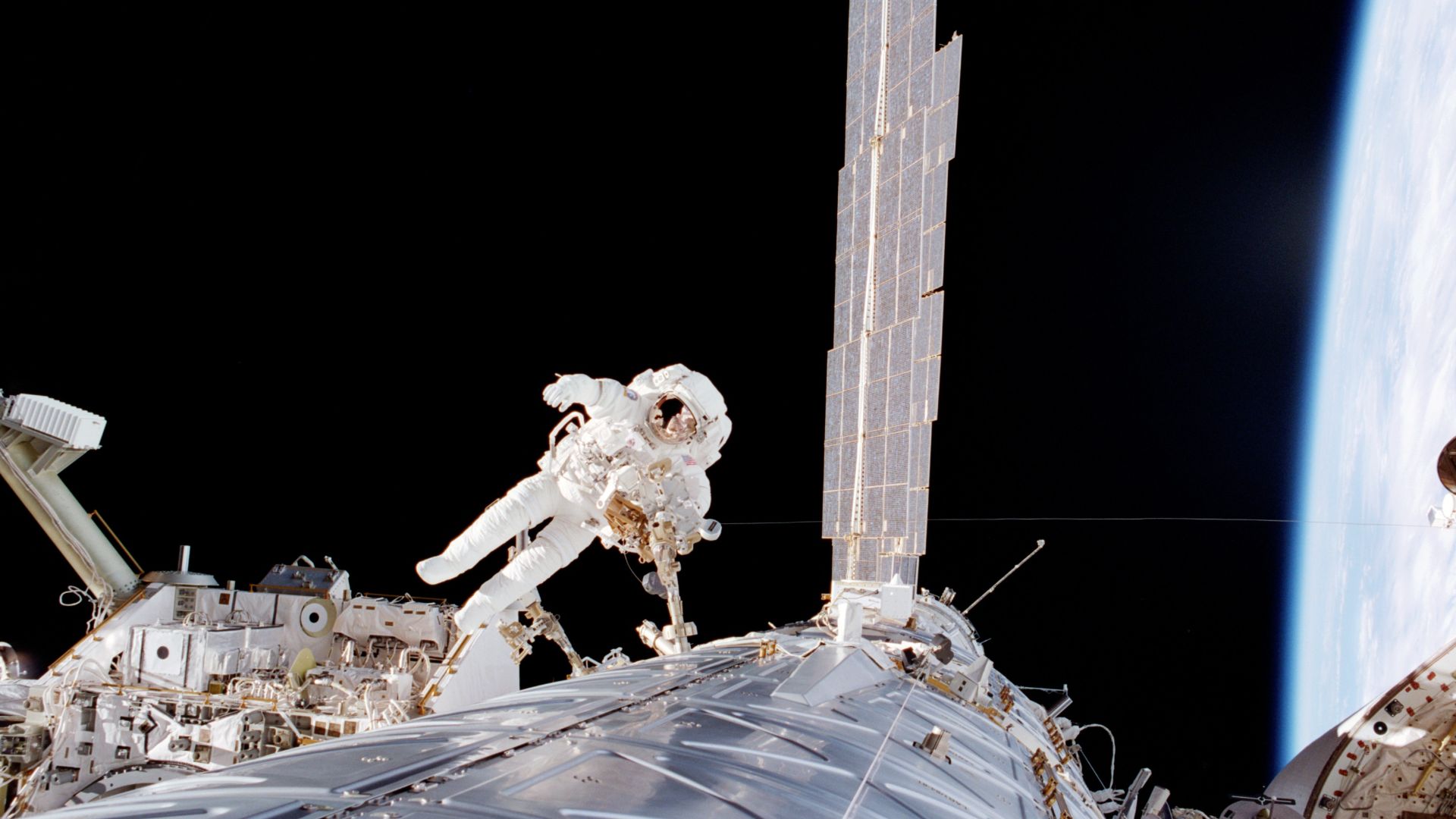 File:Curbeam works on the Destiny module.jpg