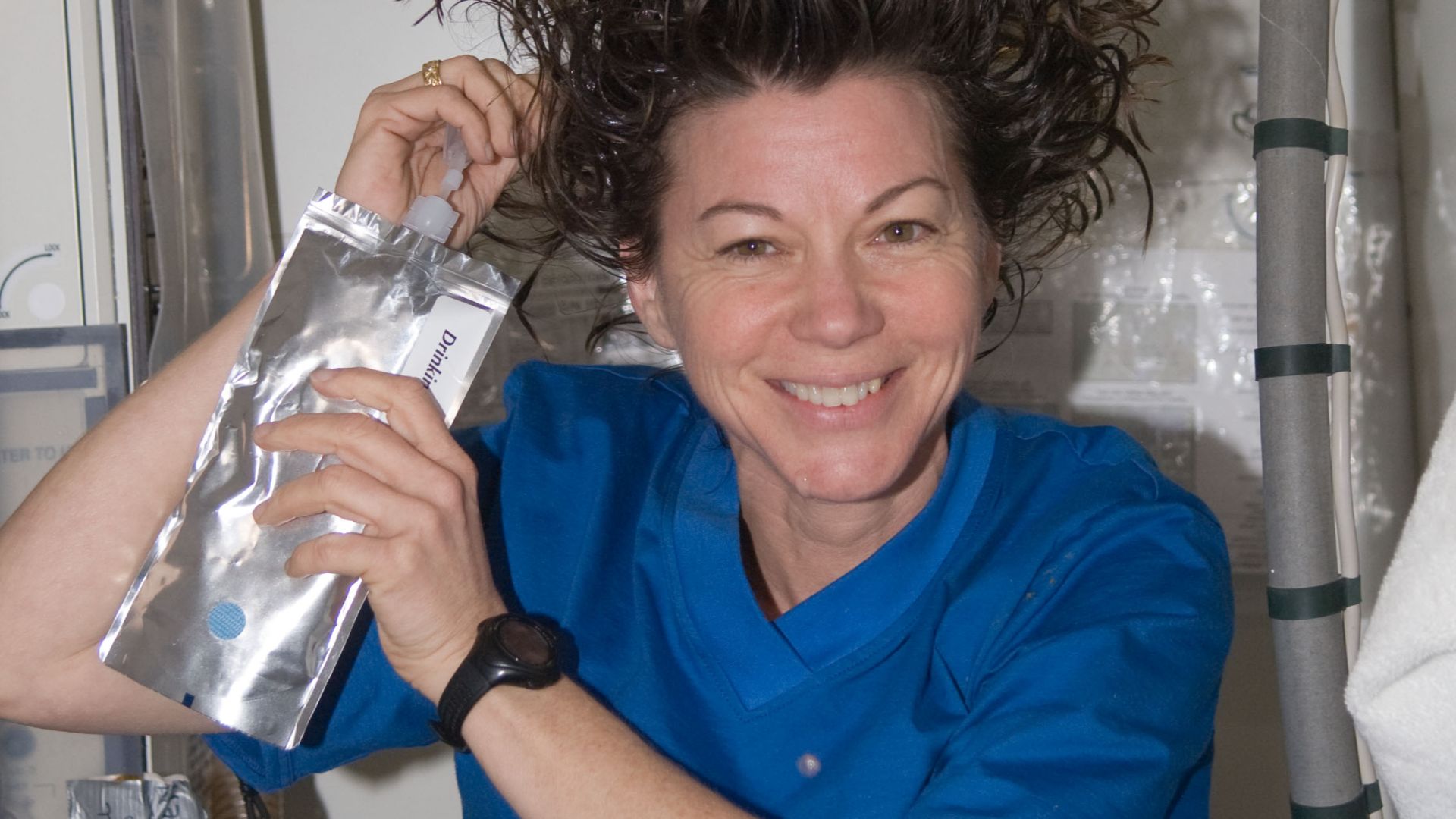 File:ISS-26 Cady Coleman washes her hair.jpg