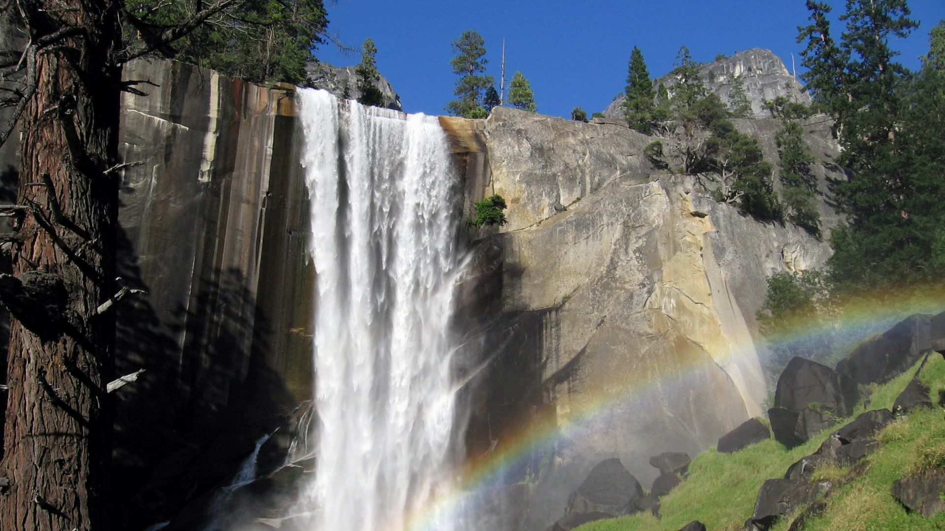 File:Vernal Falls Rainbow.jpg