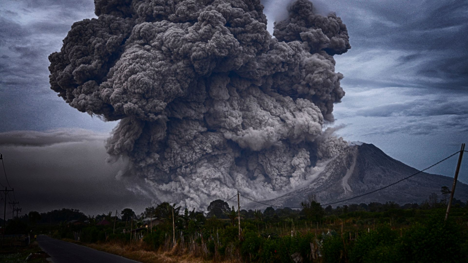 File:Mount Sinabung, Indonesia (Unsplash).jpg