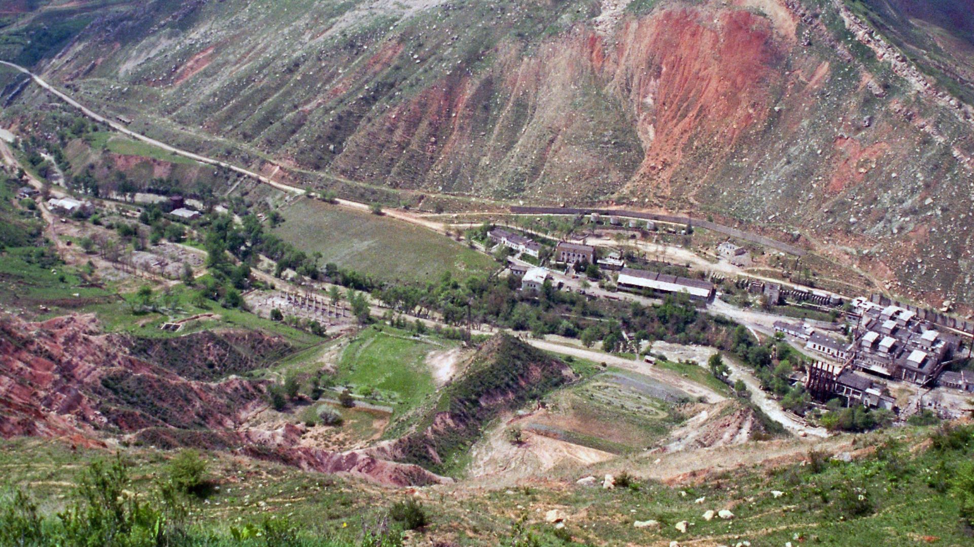 File:Uranium Tailing Sites (04710132) (4770415439).jpg