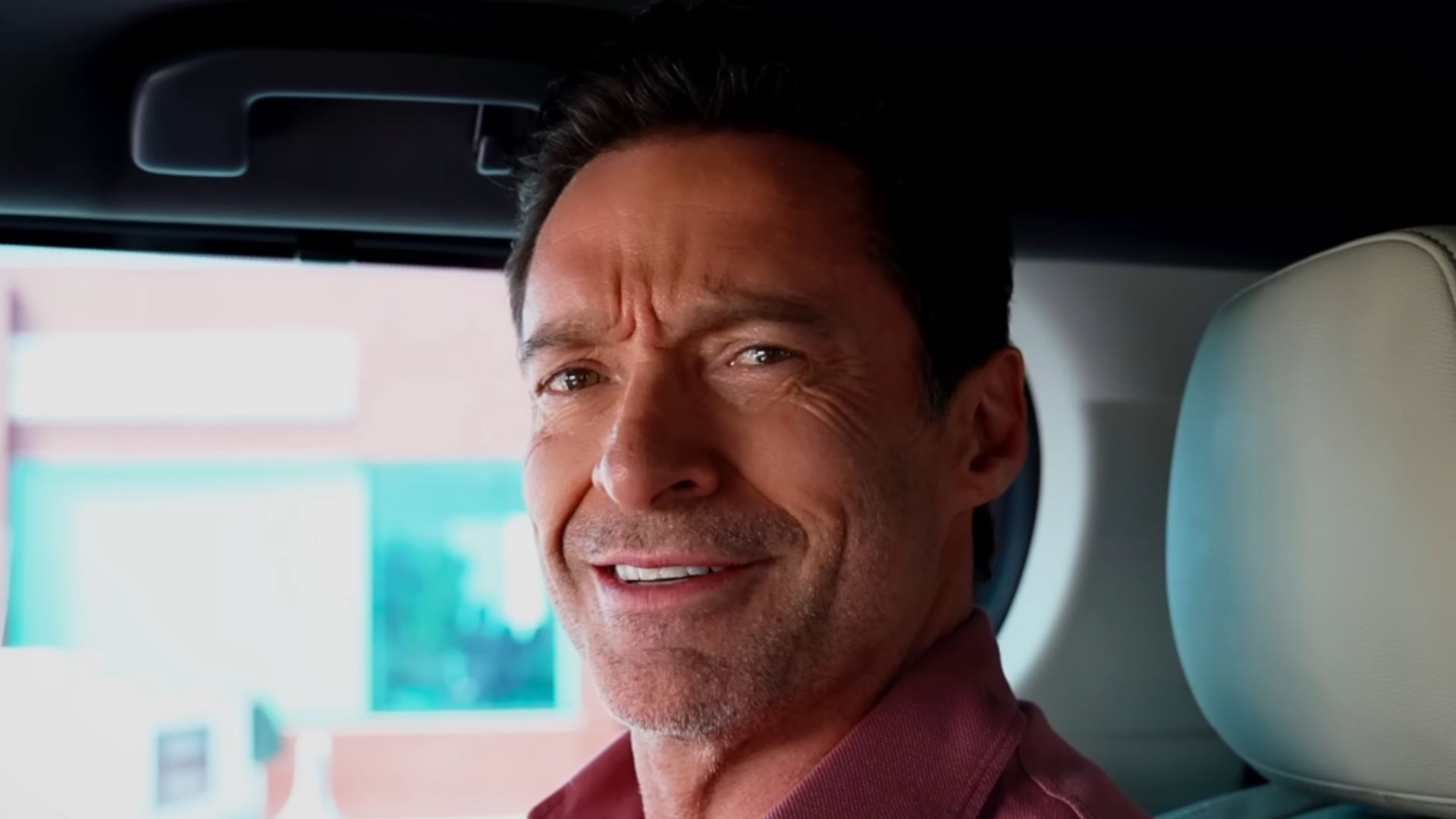 File:DEADPOOL y WOLVERINE con ESCORPIÓN DORADO AlVolante Ryan Reynolds y Hugh Jackman son a toda madre2.png