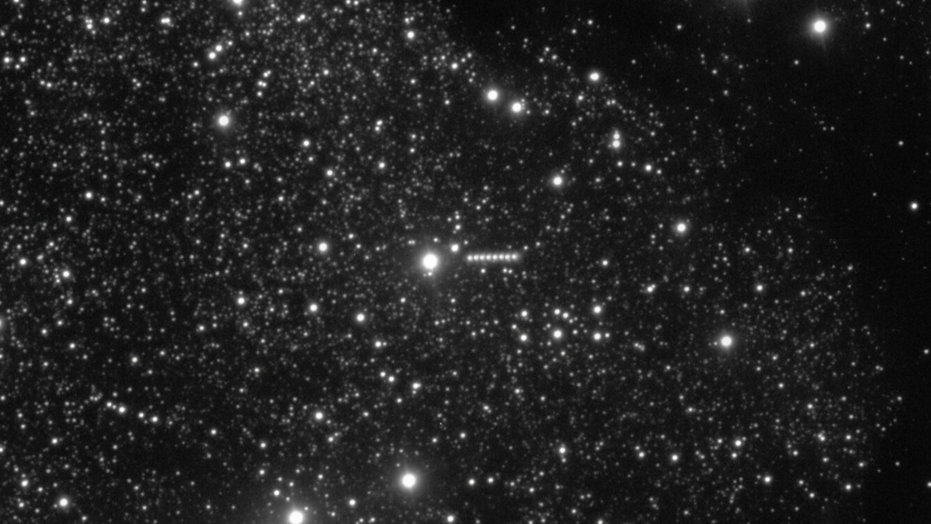 File:Sequence of VLT images of 3I-ATLAS, a new interstellar object (potw2527b).jpg