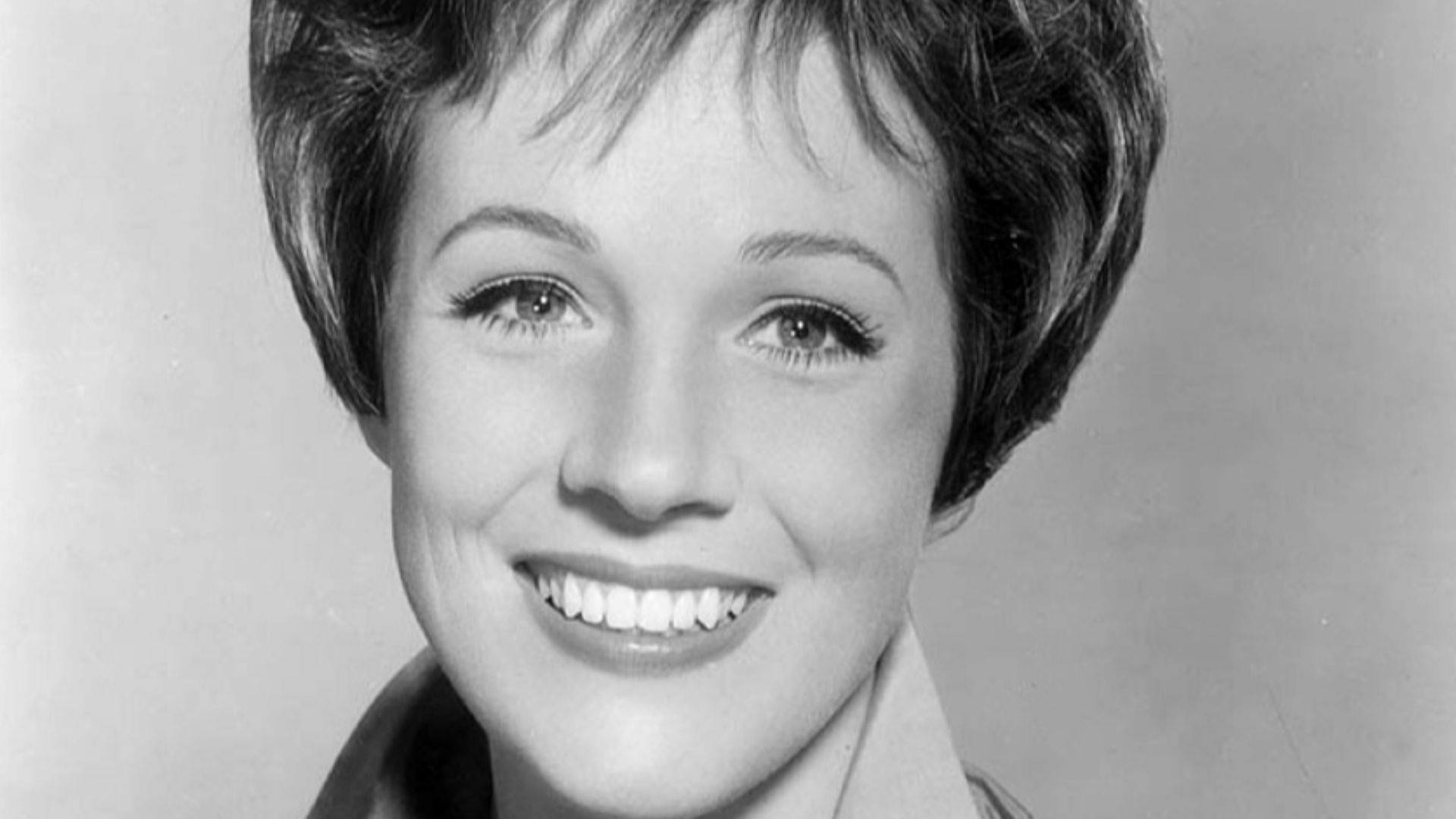 File:Julie Andrews - portrait.jpg