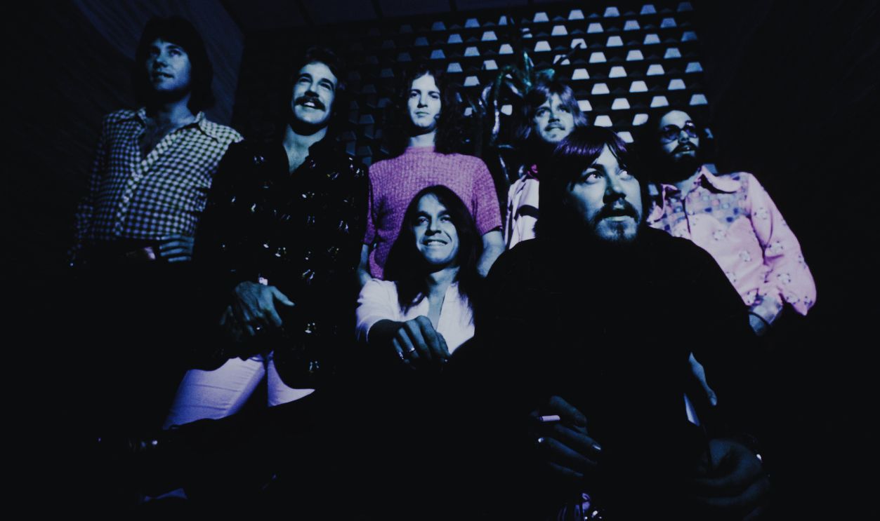 Gettyimages - 593333731, Chicago Photo Session At Hotel In Tokyo (MANDATORY CREDIT Koh Hasebe/Shinko Music/Getty Images) Chicago photo session at hotel in Tokyo, June, 1971.