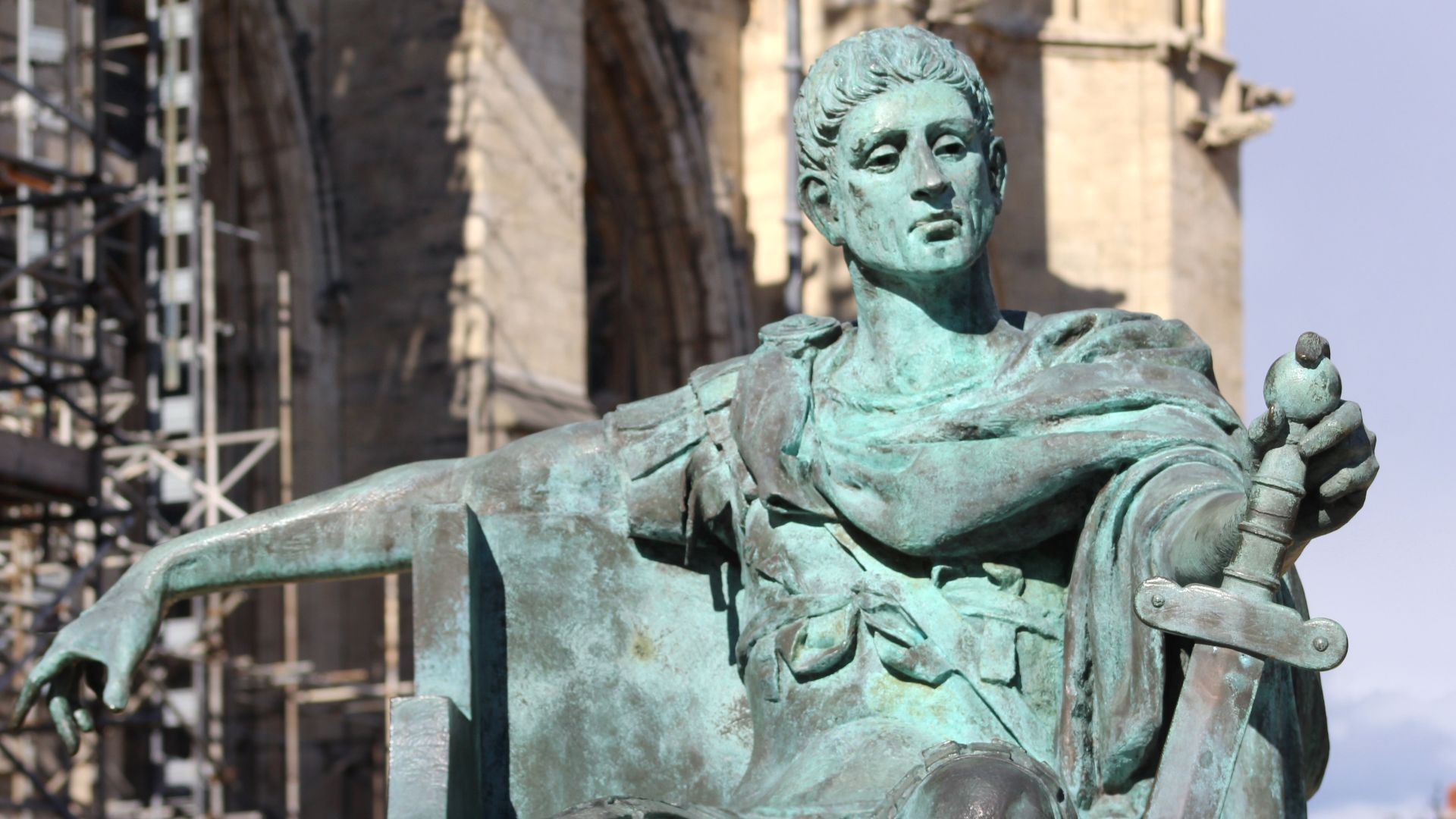 File:Statue Constantin 1er York 13.jpg
