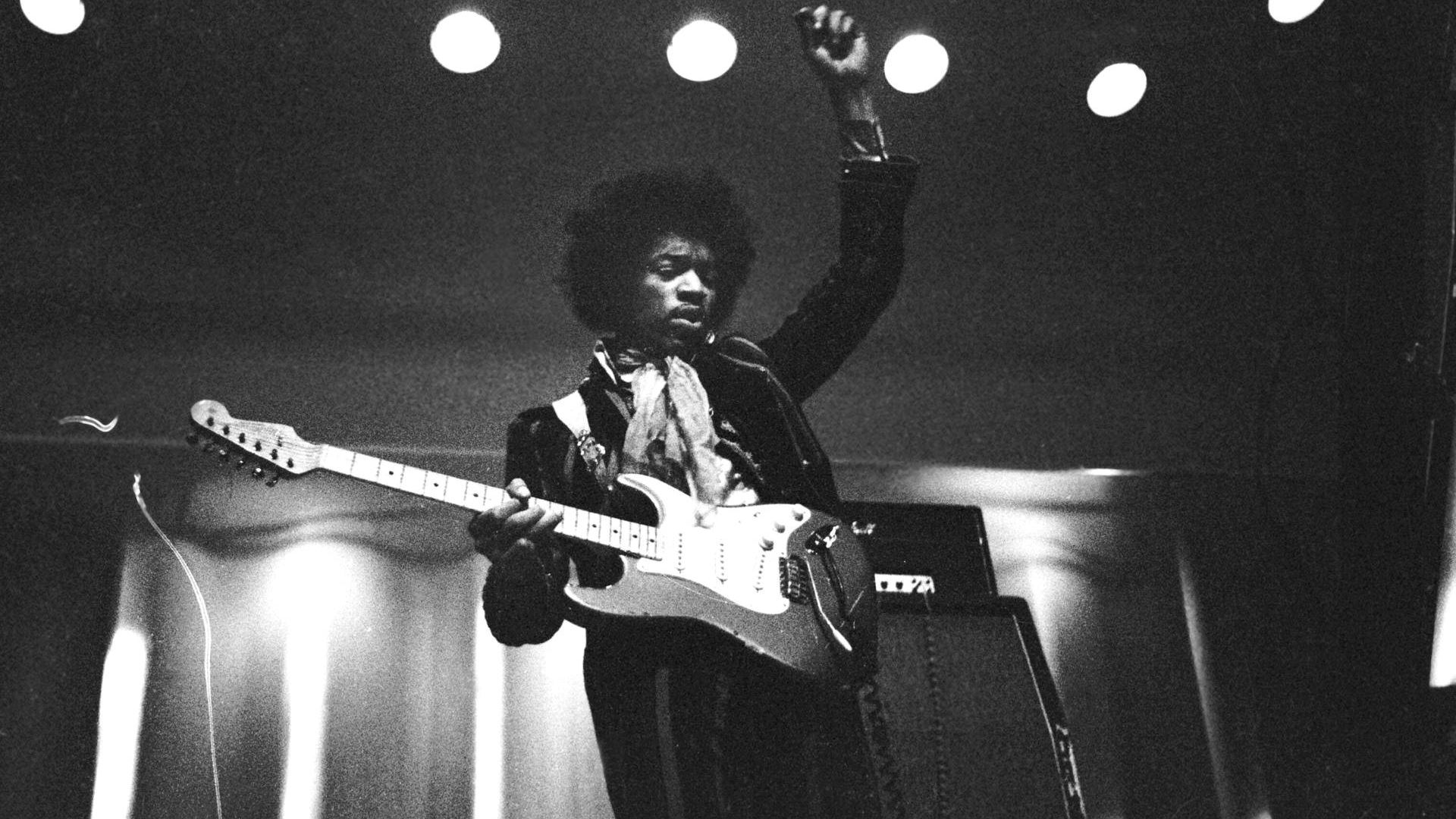 File:Jimi-Hendrix-1967-Helsinki.jpg
