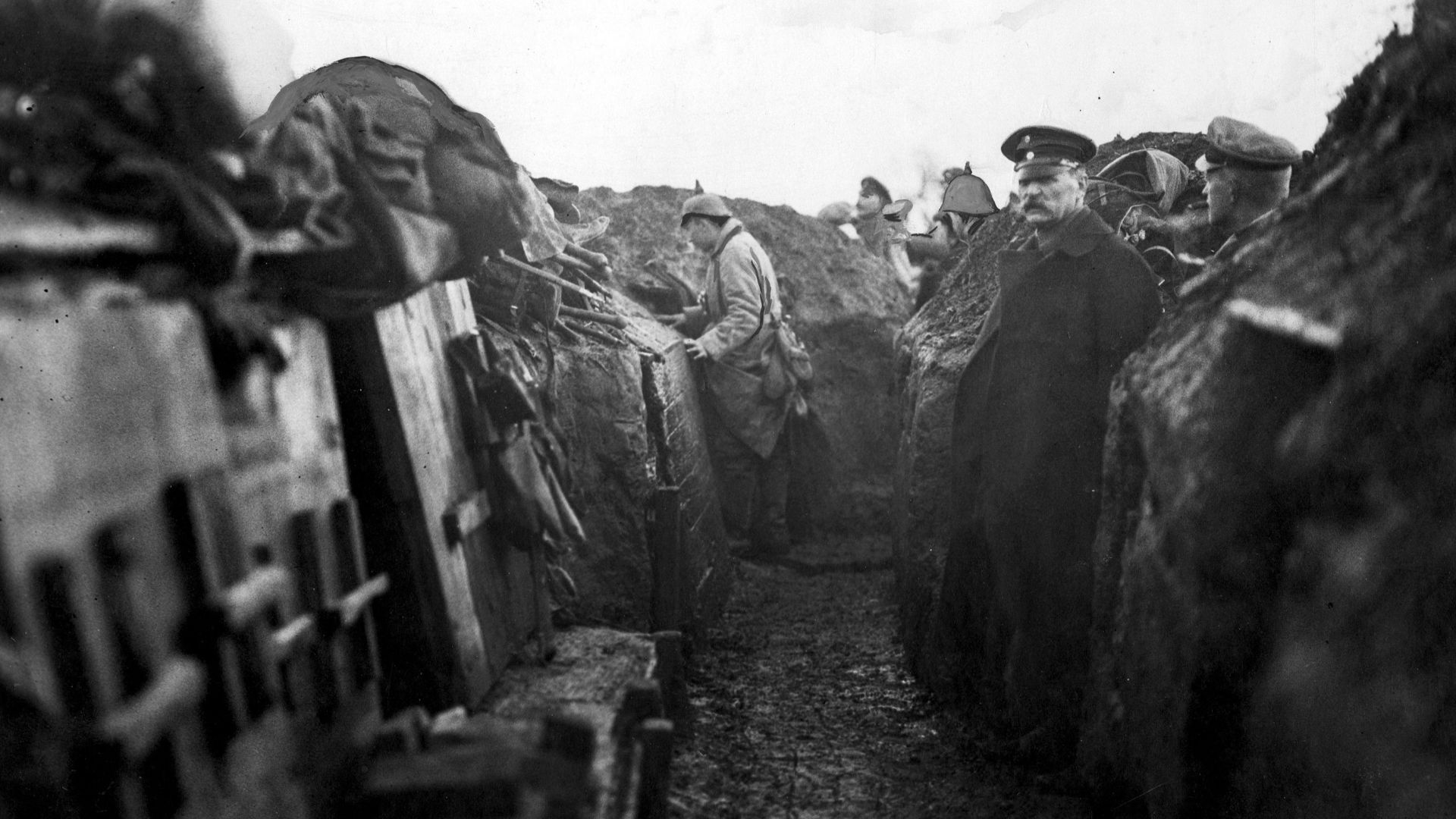 File:Eerste Wereldoorlog, landoorlog, Duitse loopgraaf aan het westelijk front, 1915, SFA001005349.jpg