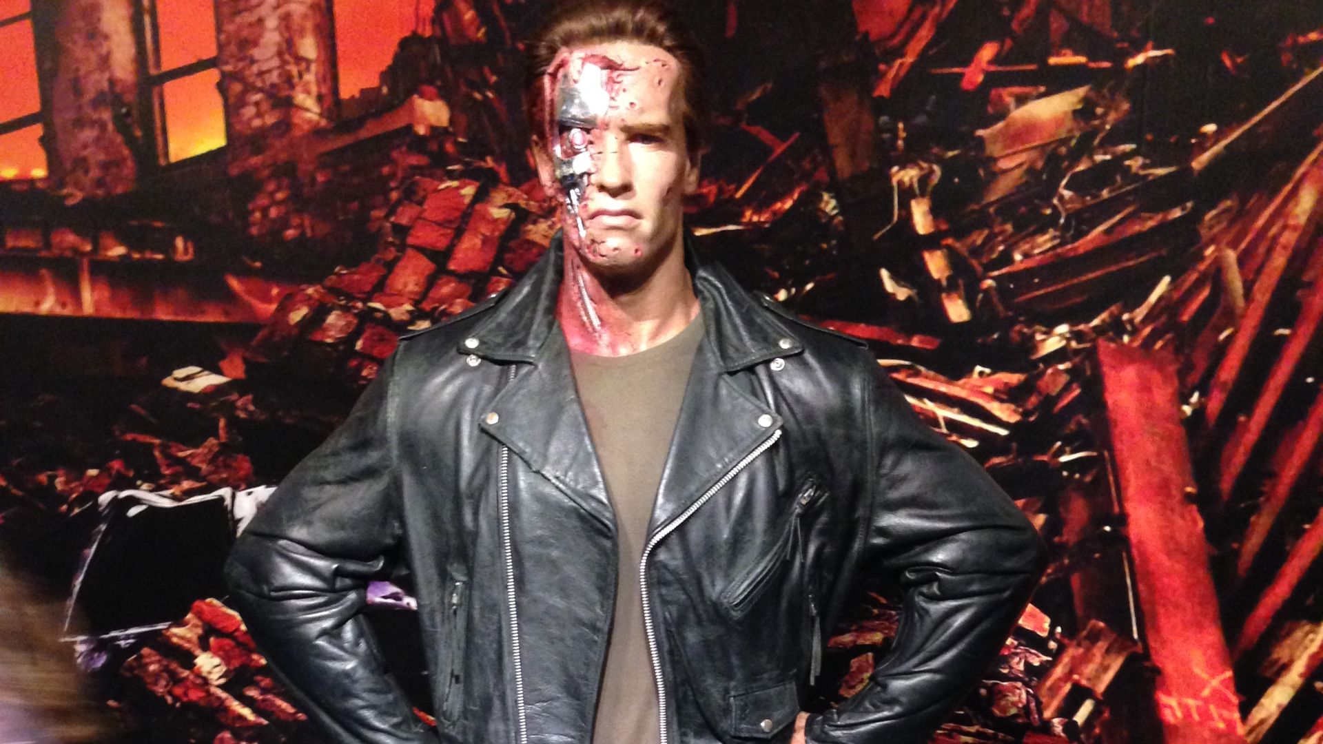 File:Arnold Schwarzenegger as Terminator figure at Madame Tussauds London (31103391906).jpg