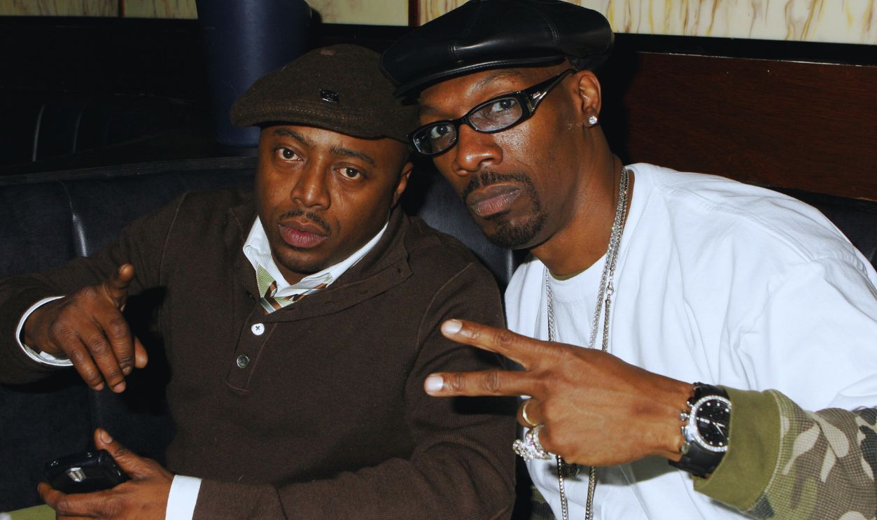 Gettyimages - 72259764, 6th Annual High Times Stony Awards NEW YORK - OCTOBER 24: Comedians (L-R) Donnell Rawlings and Charlie Murphy attend the 6th Annual High Times Stony Awards at B.B. King's on October 20, 2006 on Broadway in New York City.