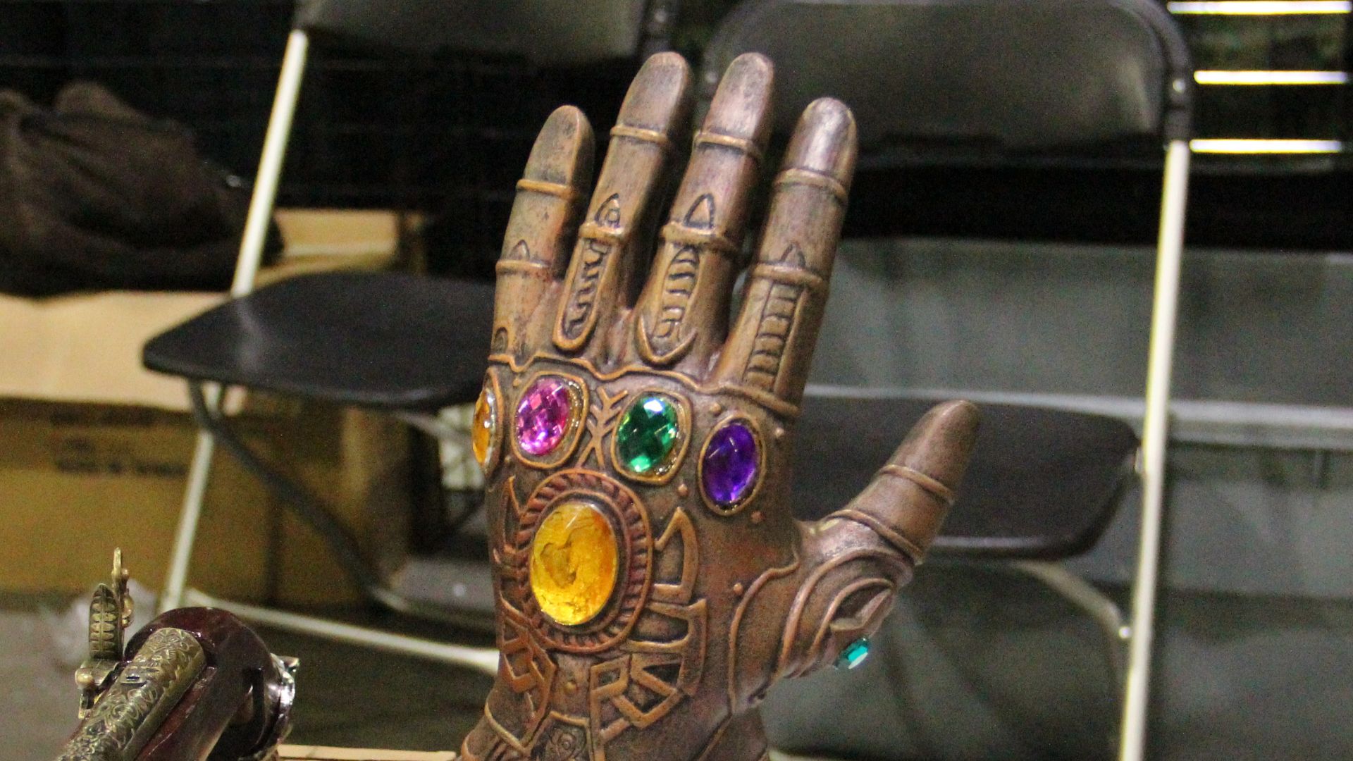 File:Infinity Gauntlet - 2018 Atlanta Comic Con.jpg