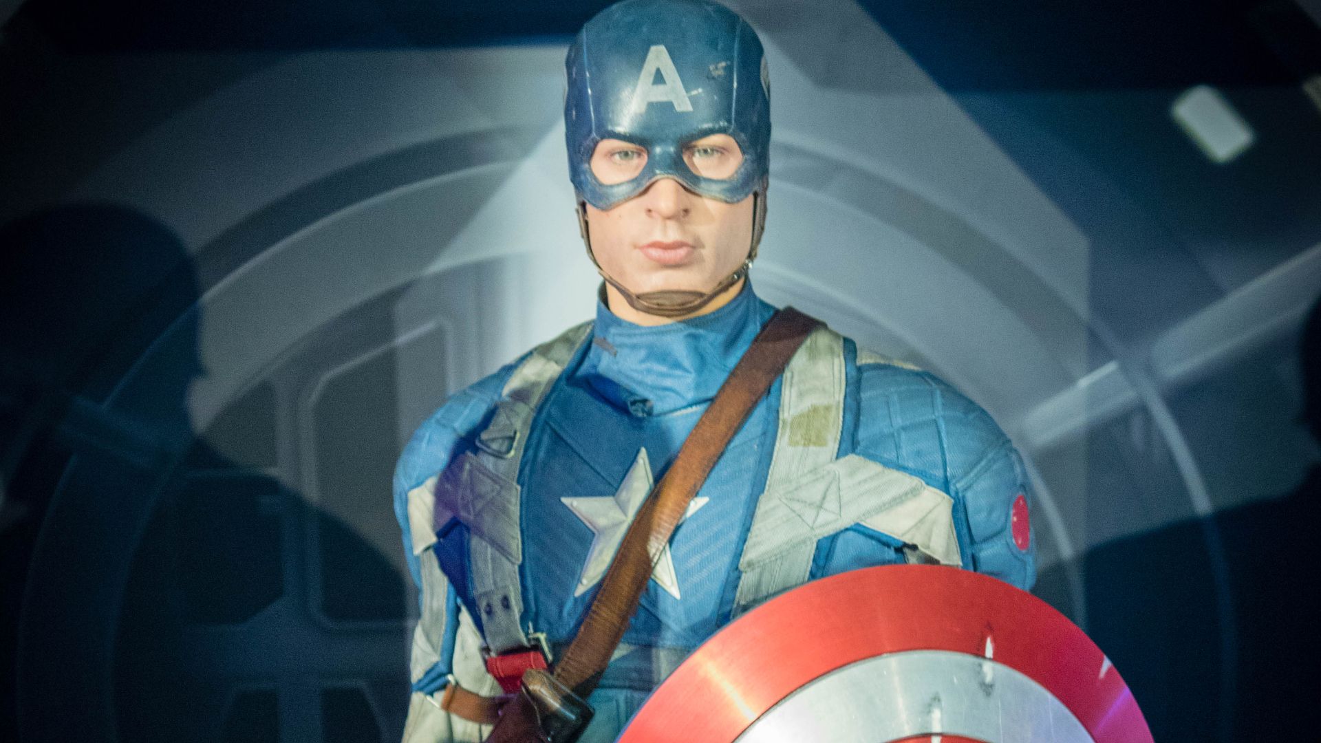 File:Chris Evans as Steve Rogers aka Captain America (34407349161).jpg