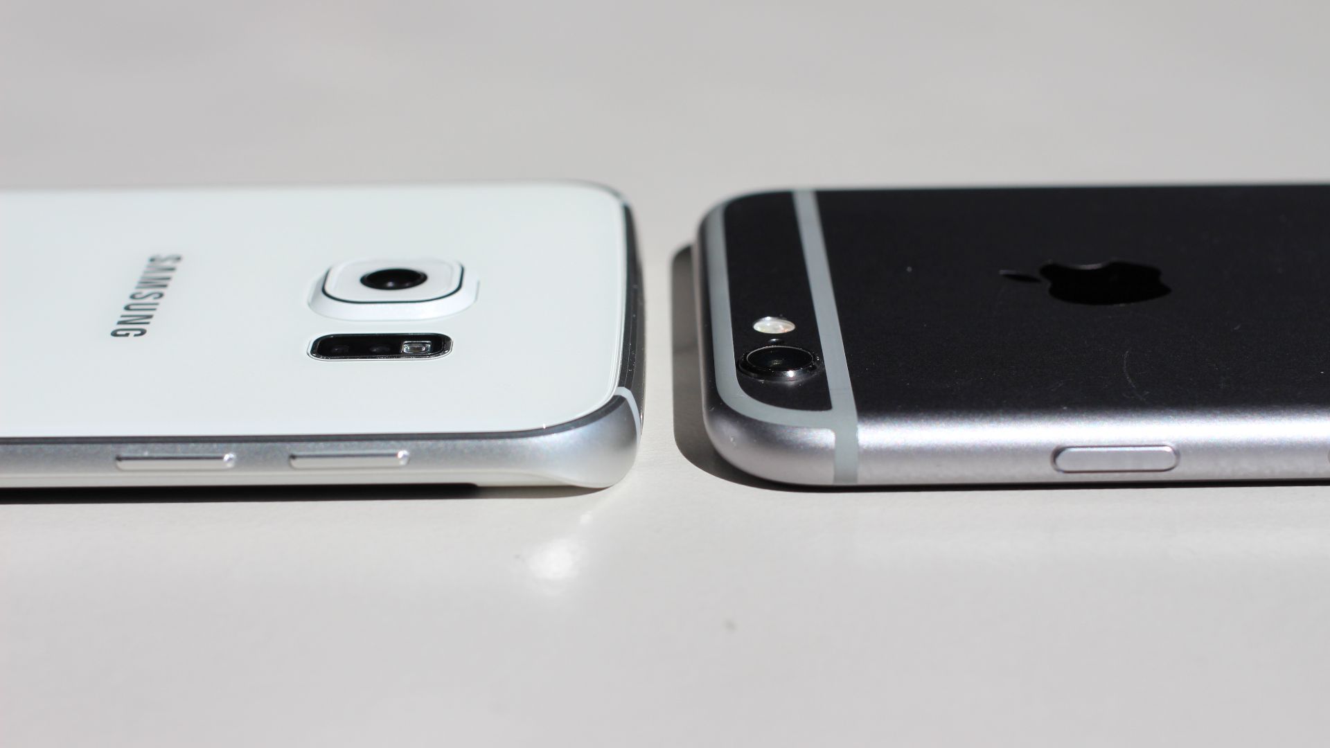 File:Samsung Galaxy S6 edge vs Apple iPhone 6 (17446732298).jpg