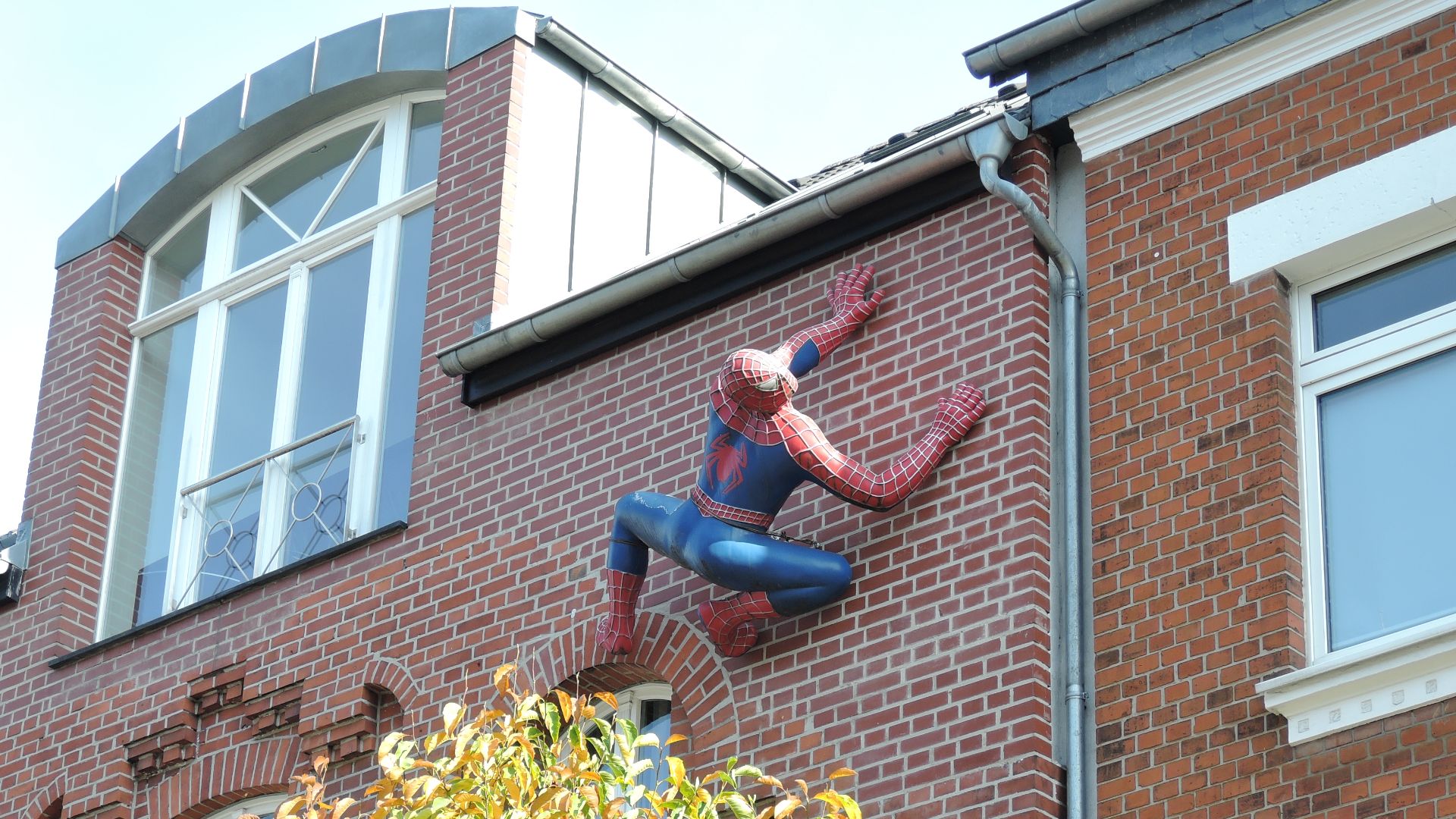 File:Spiderman Düsseldorf.jpg