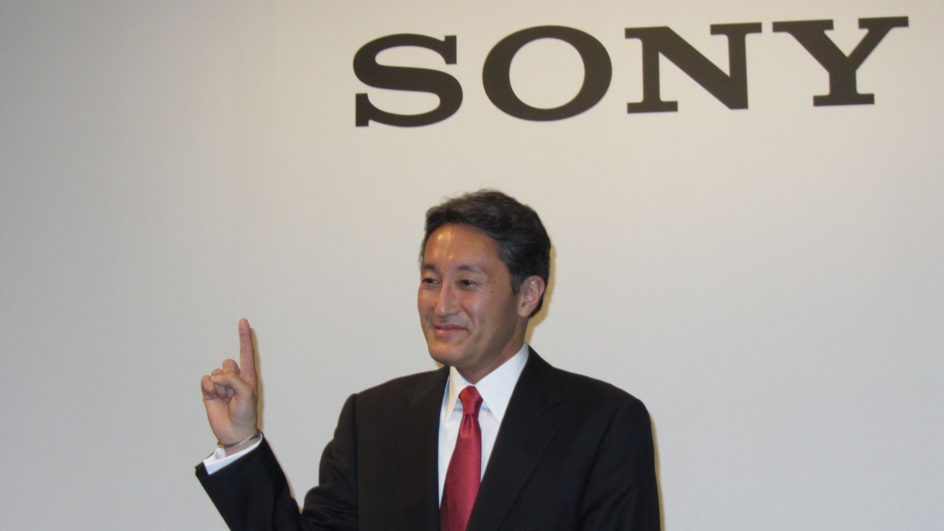 File:Kazuo Hirai and Sony logo 20120412.jpg