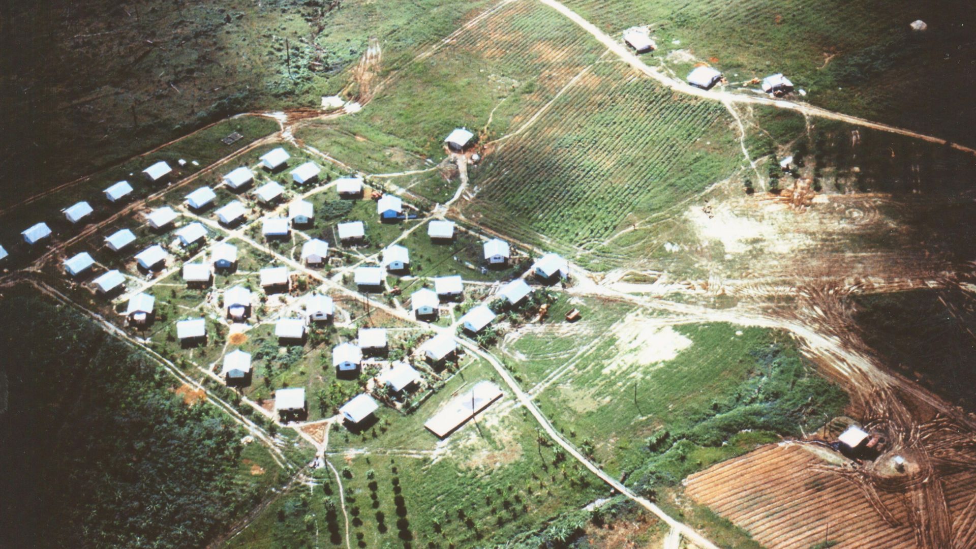 File:Jonestown cottages 2.jpg