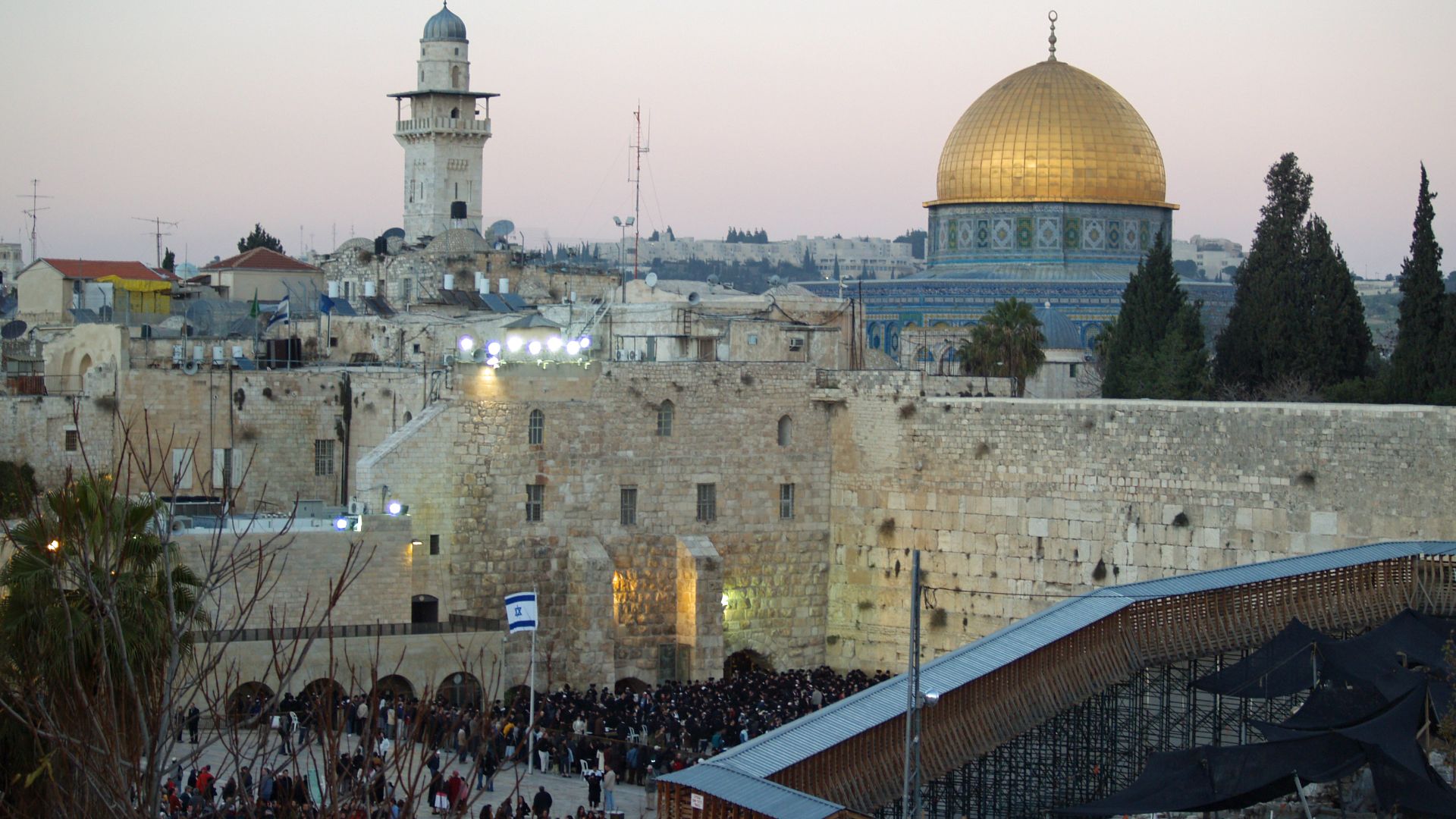 File:Temple Mount Western Wall on Shabbat by David Shankbone.jpg