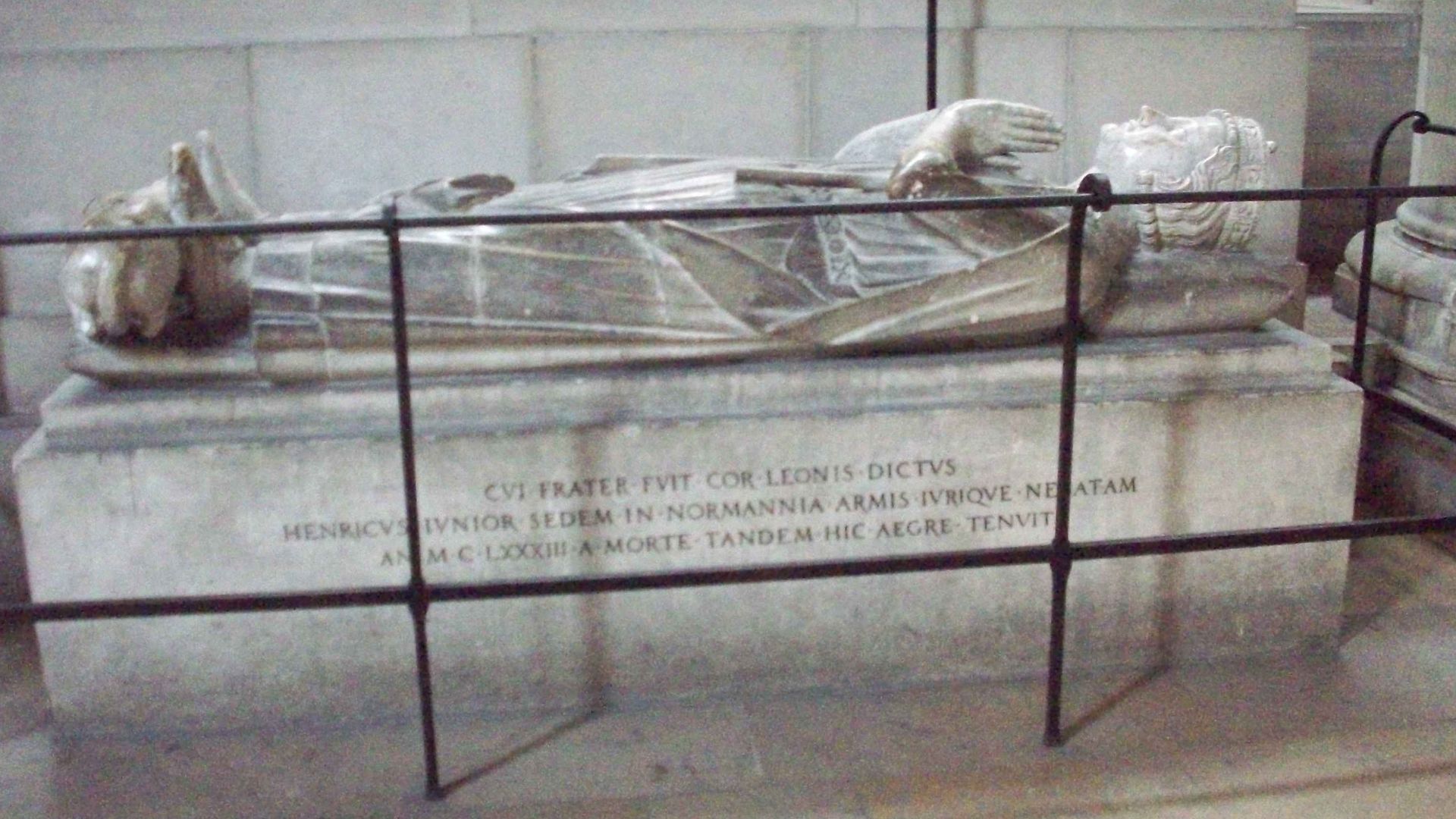 File:Gisant d'Henri le Jeune2.JPG