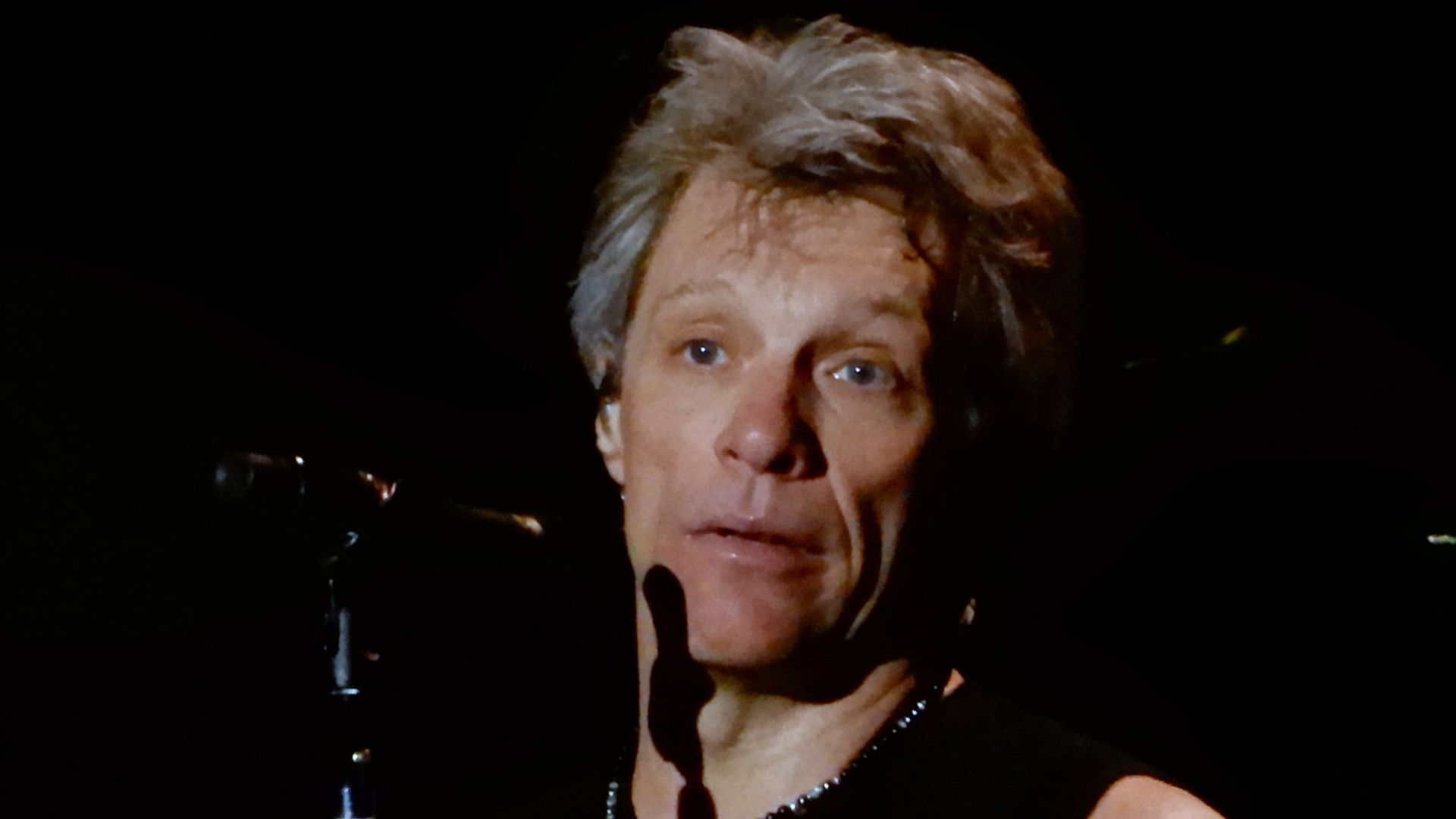 File:Bon Jovi at Madison Square Garden - 33984805486.jpg