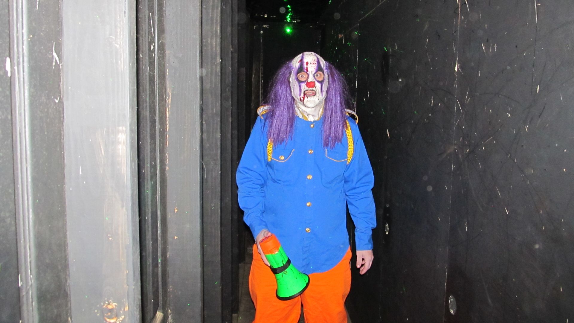 File:Clown in hallway.JPG