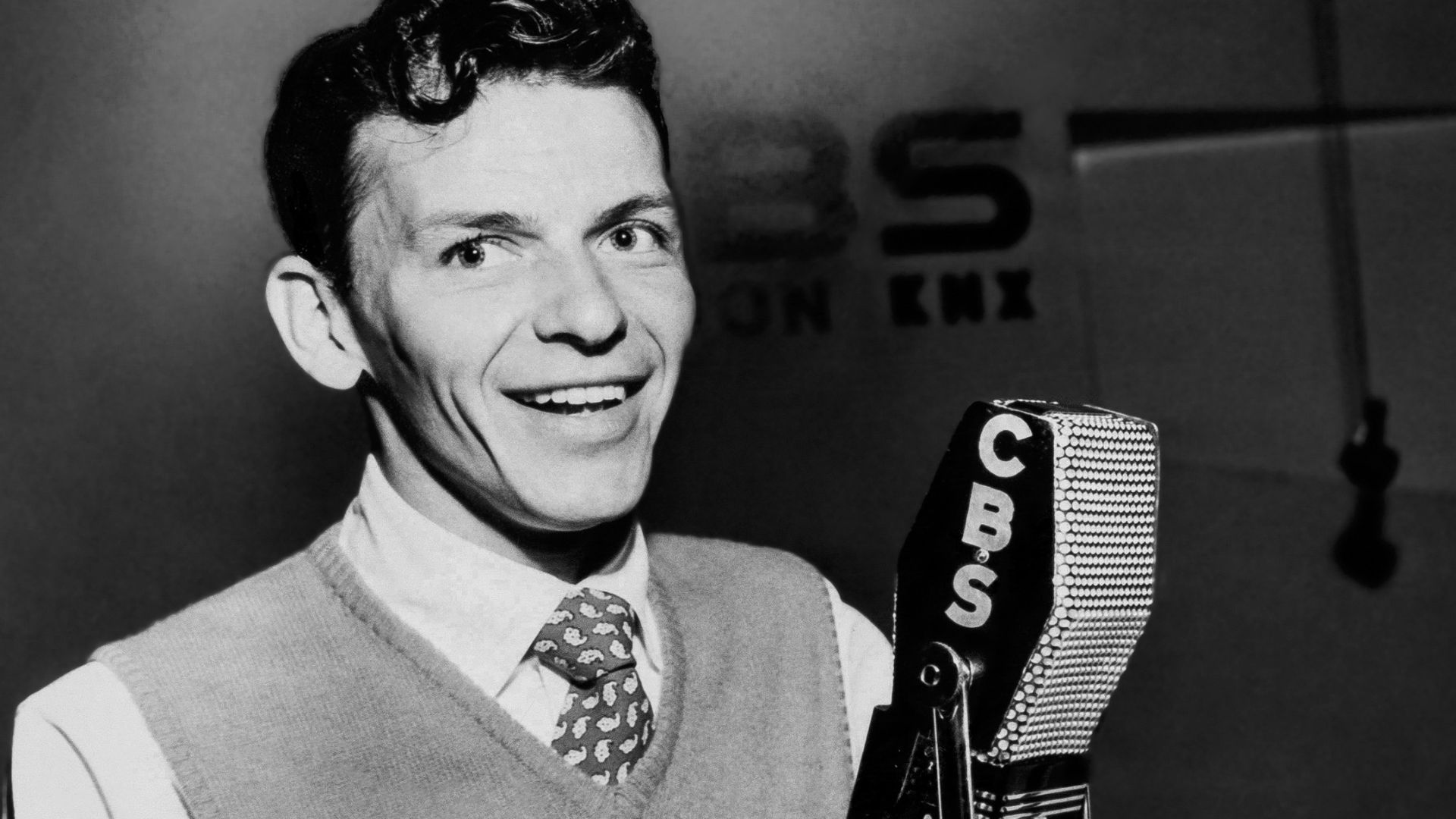 File:Frank Sinatra (1944 CBS Radio publicity photo).jpg