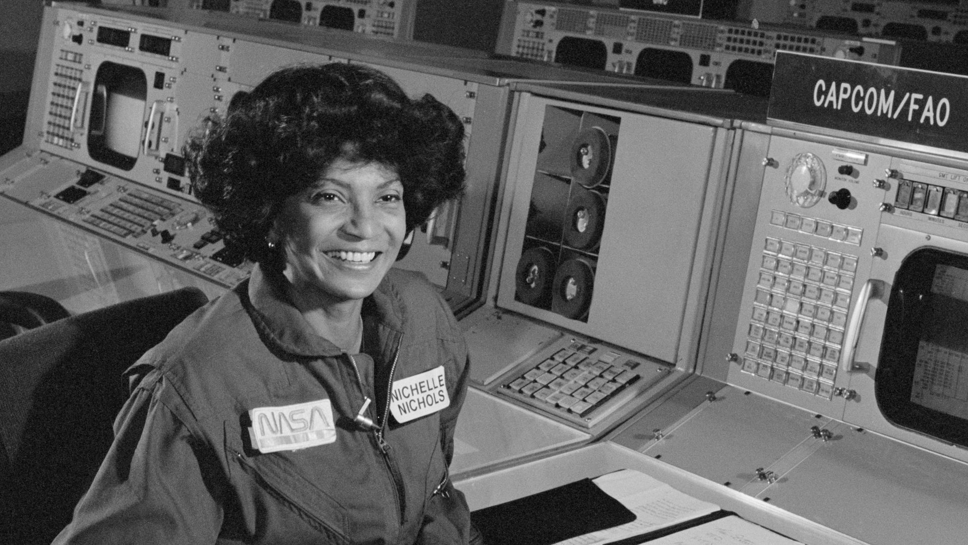 File:Nichelle nichols 1977.jpeg