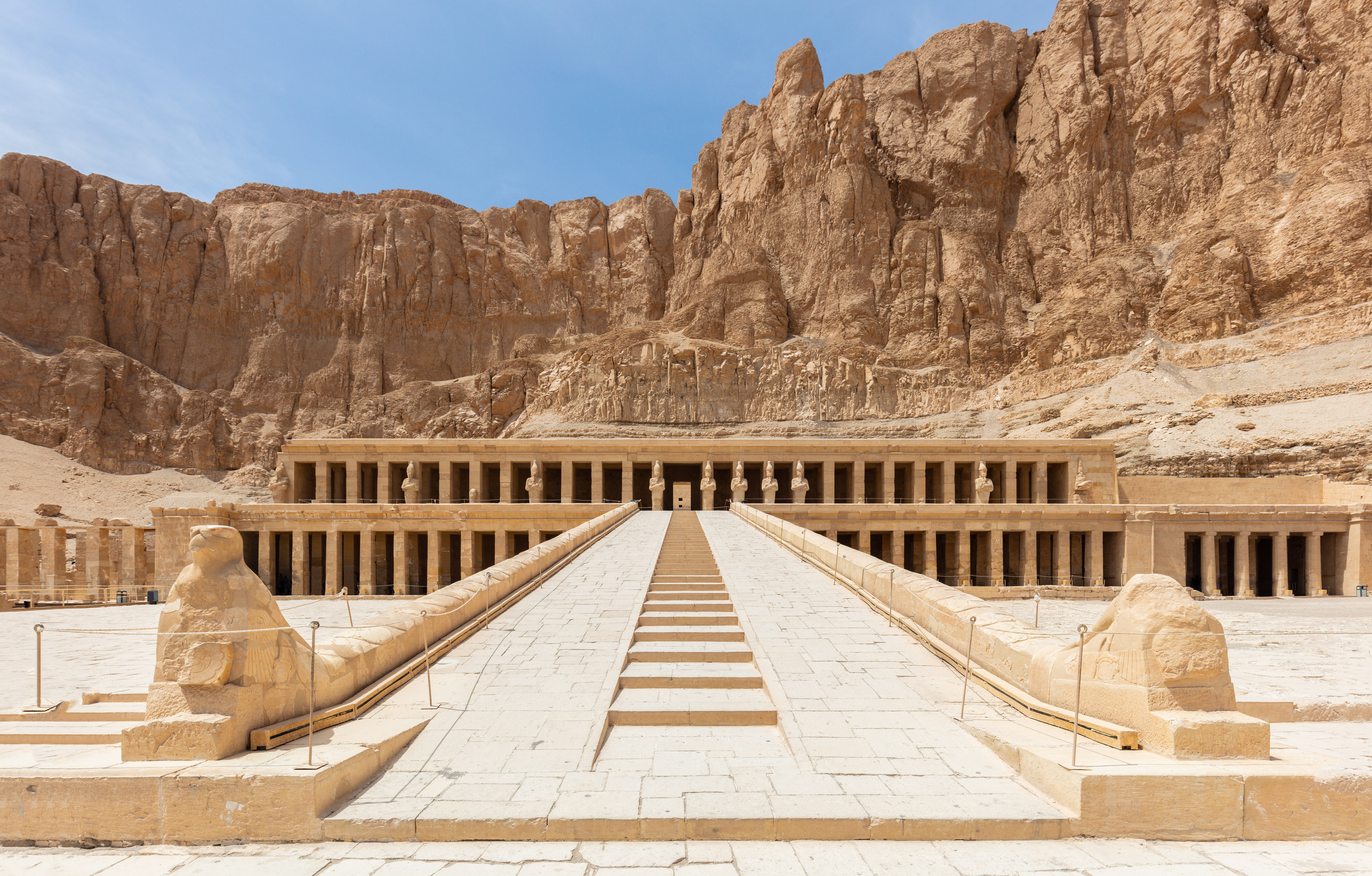 File:Templo funerario de Hatshepsut, Valle de las Reyes, Luxor, Egipto, 2022-04-03, DD 118.jpg