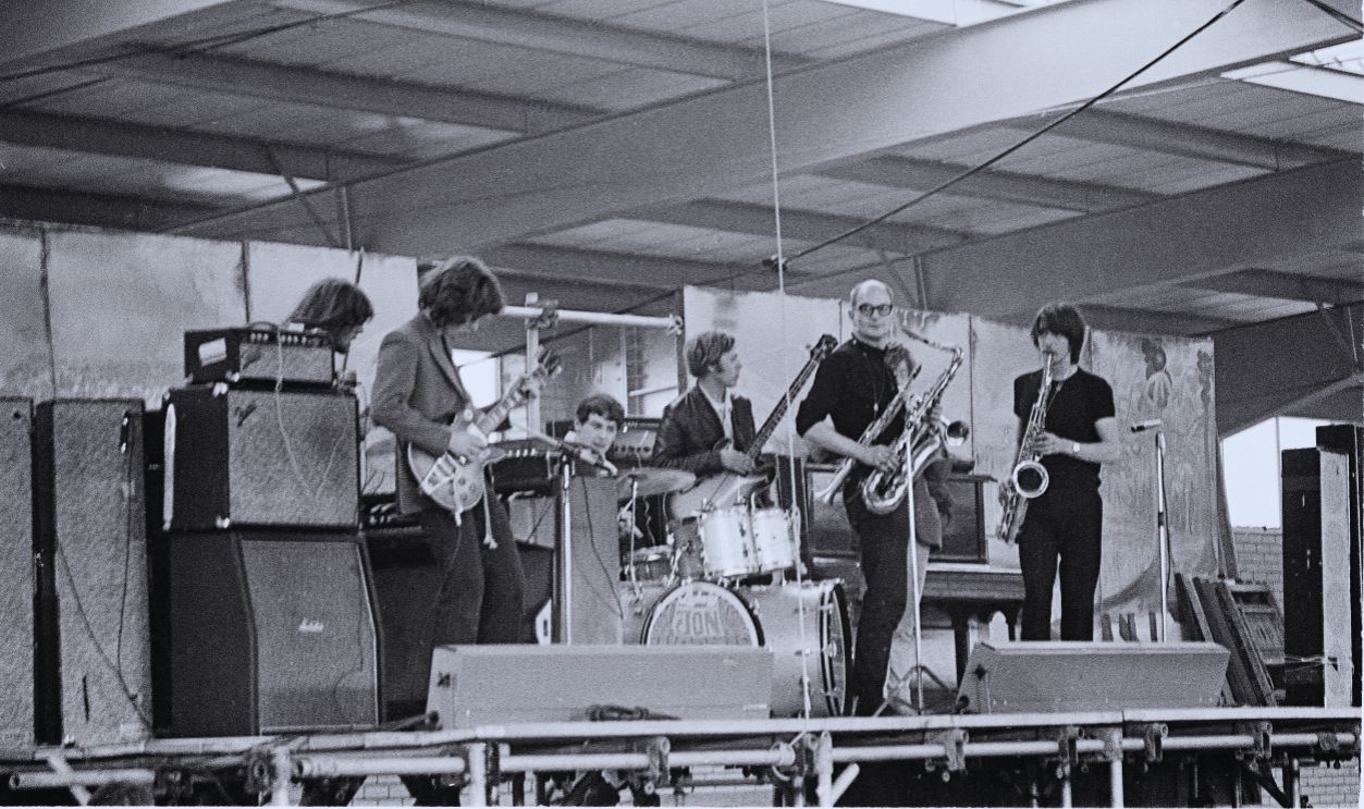 Gettyimages - 112143490, John Mayall's Bluesbreakers At Whittlesey Concert & Dance English blues singer, songwriter and musician John Mayall performs live on stage with the Bluesbreakers at the Barn Barbecue Concert & Dance at Whittlesey near Peterborough in England on 2nd June 1968. From left to right, John Mayall, Mick Taylor, Jon Hiseman, Tony Reeves, Dick Heckstall-Smith and Chris Mercer.