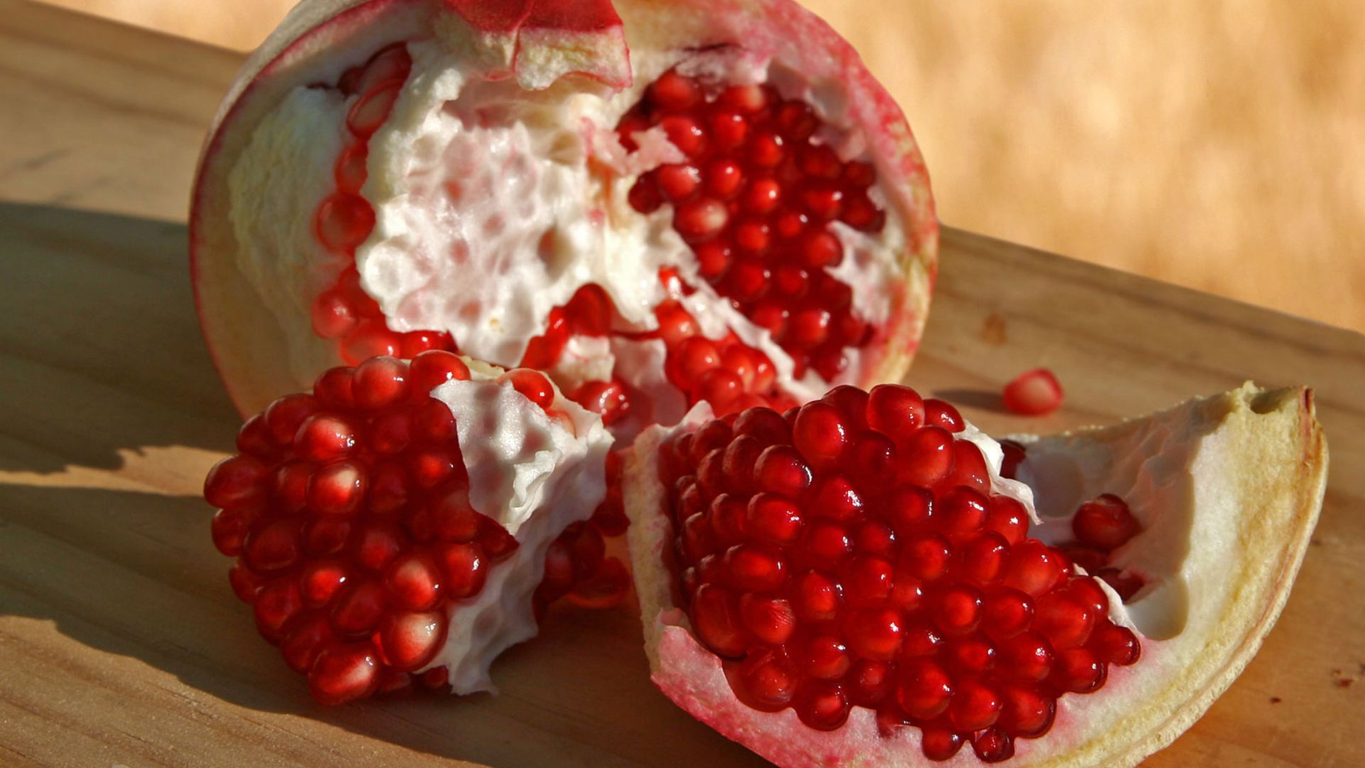 File:Pomegranate02 edit.jpg