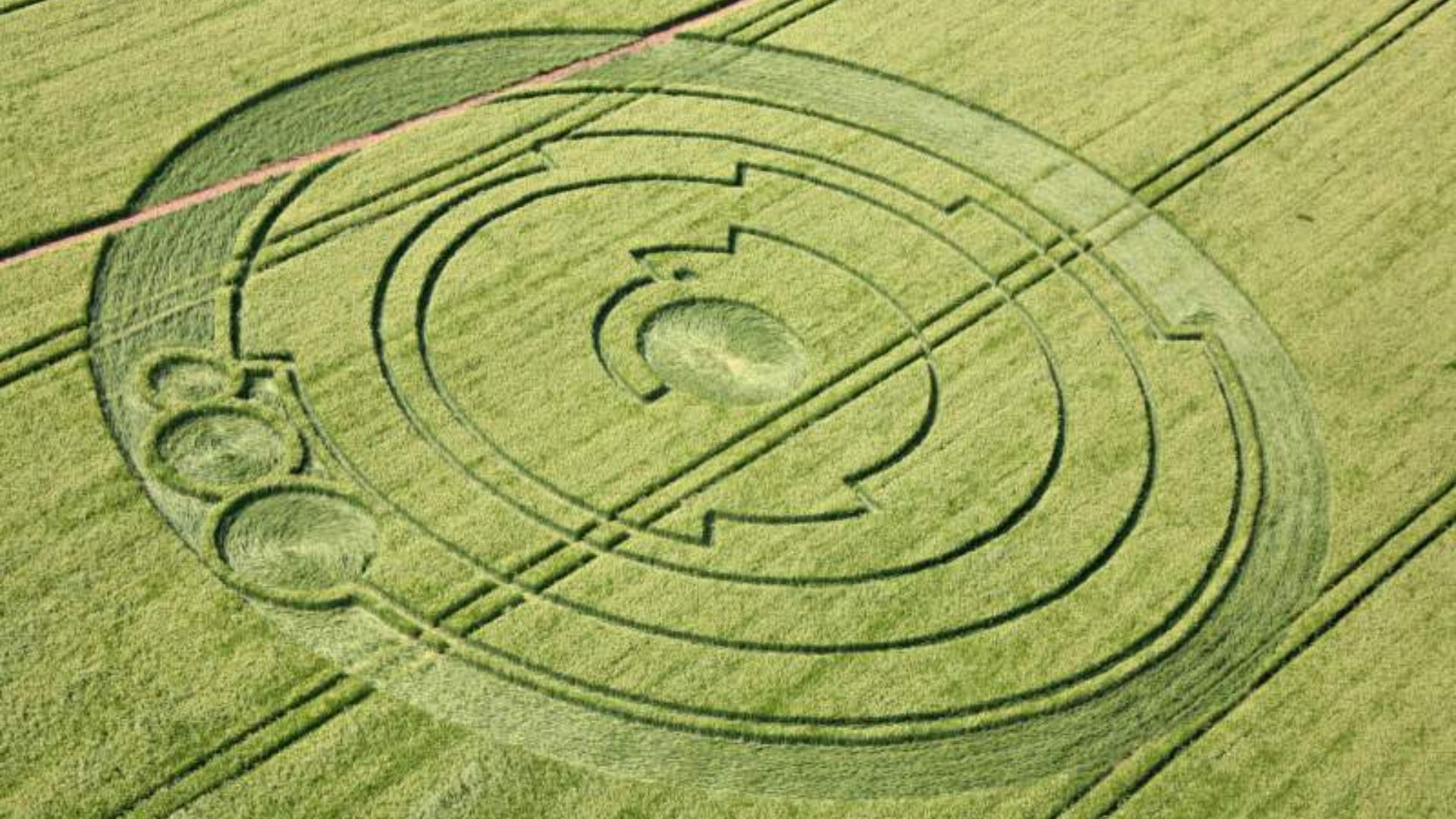 File:Lucy Pringle Aerial Shot of Pi Crop Circle - panoramio.jpg