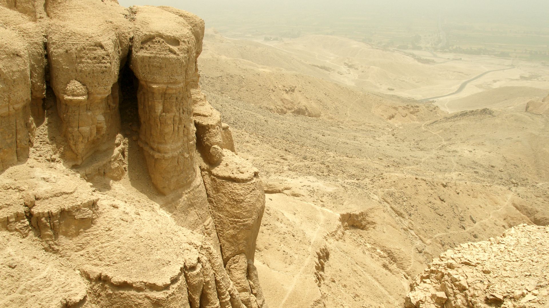 File:Thebes, Egypt, Al Qurn cliffs 3.jpg