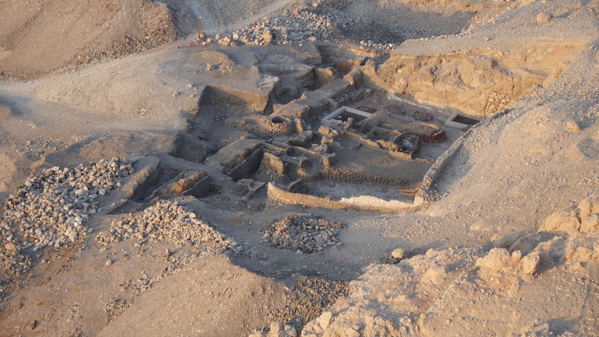 File:Luxor Valley of the Kings C.jpg