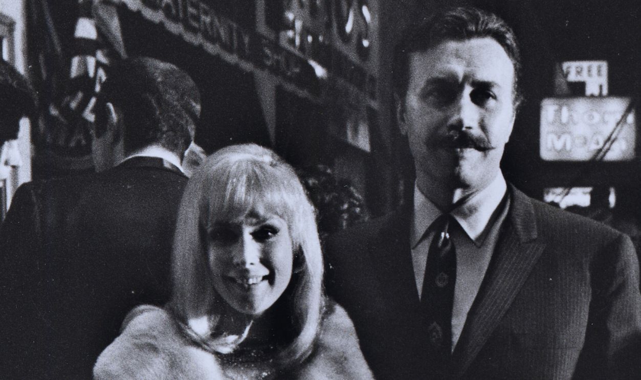 Gettyimages - 76172229, Ron Galella Archive - File Photos HOLLYWOOD - APRIL 4: Actress Barbara Eden and husband Michael Ansara attending the premiere of 