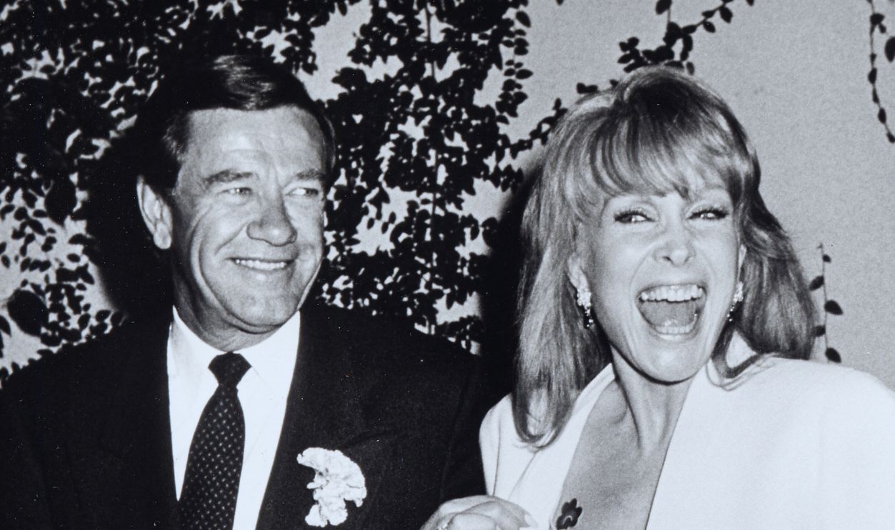 Gettyimages - 76172339, Ron Galella Archive - File Photos BEVERLY HILLS, CA - MARCH 17: Actress Barbara Eden and Jon Eicholtz being photographed on March 17, 1990 at Jimmy's Restaurant in Beverly Hills, California. 