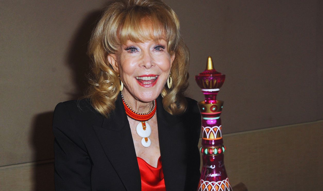 Gettyimages - 864880214, The Hollywood Show LOS ANGELES, CA - OCTOBER 21: Actress Barbara Eden at The Hollywood Show held at Westin LAX Hotel on October 21, 2017 in Los Angeles, California.