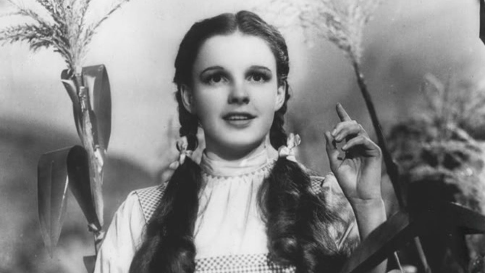 File:The Wizard of Oz Judy Garland 1939.jpg