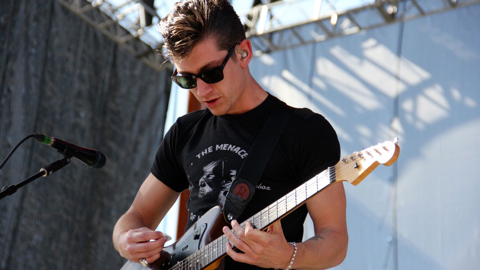 File:Arctic Monkeys - Edgefest 22 (6962226636).jpg