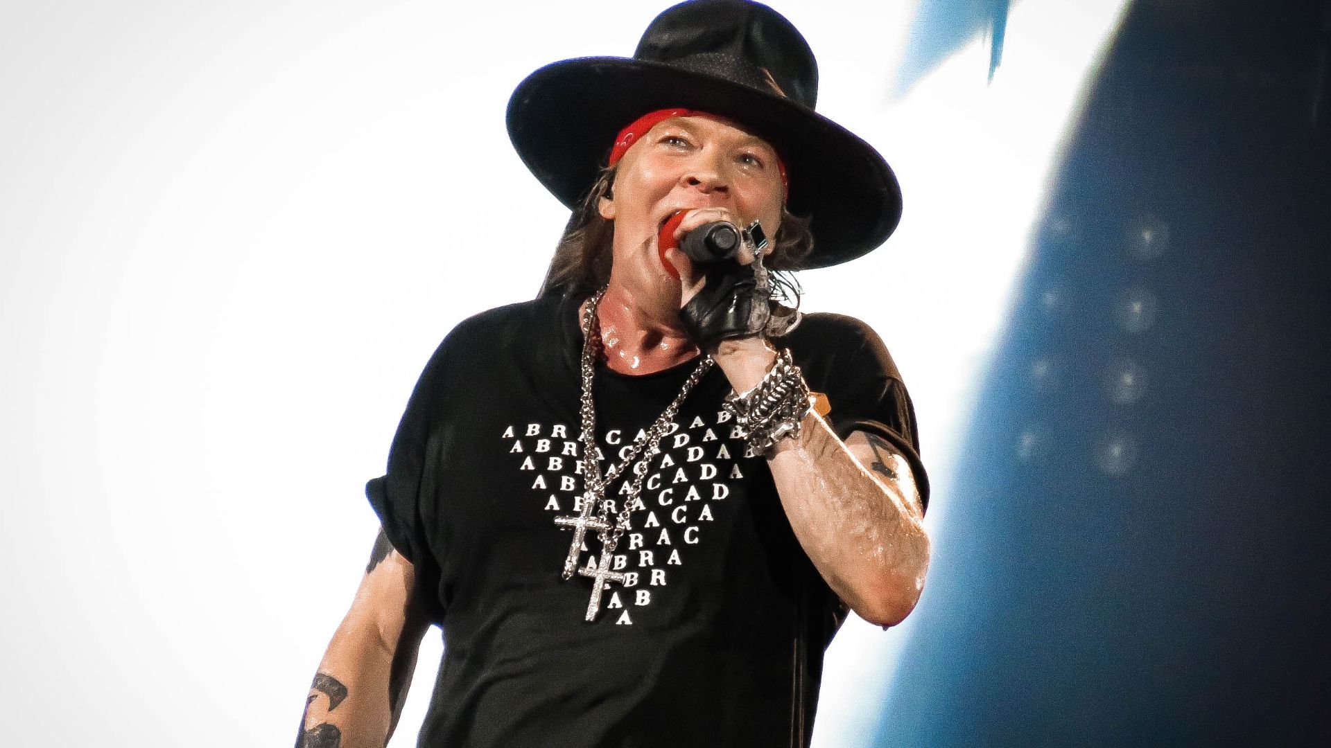 File:Guns n´Roses Palacio de los Deportes 30-11-2016 (31592650552).jpg