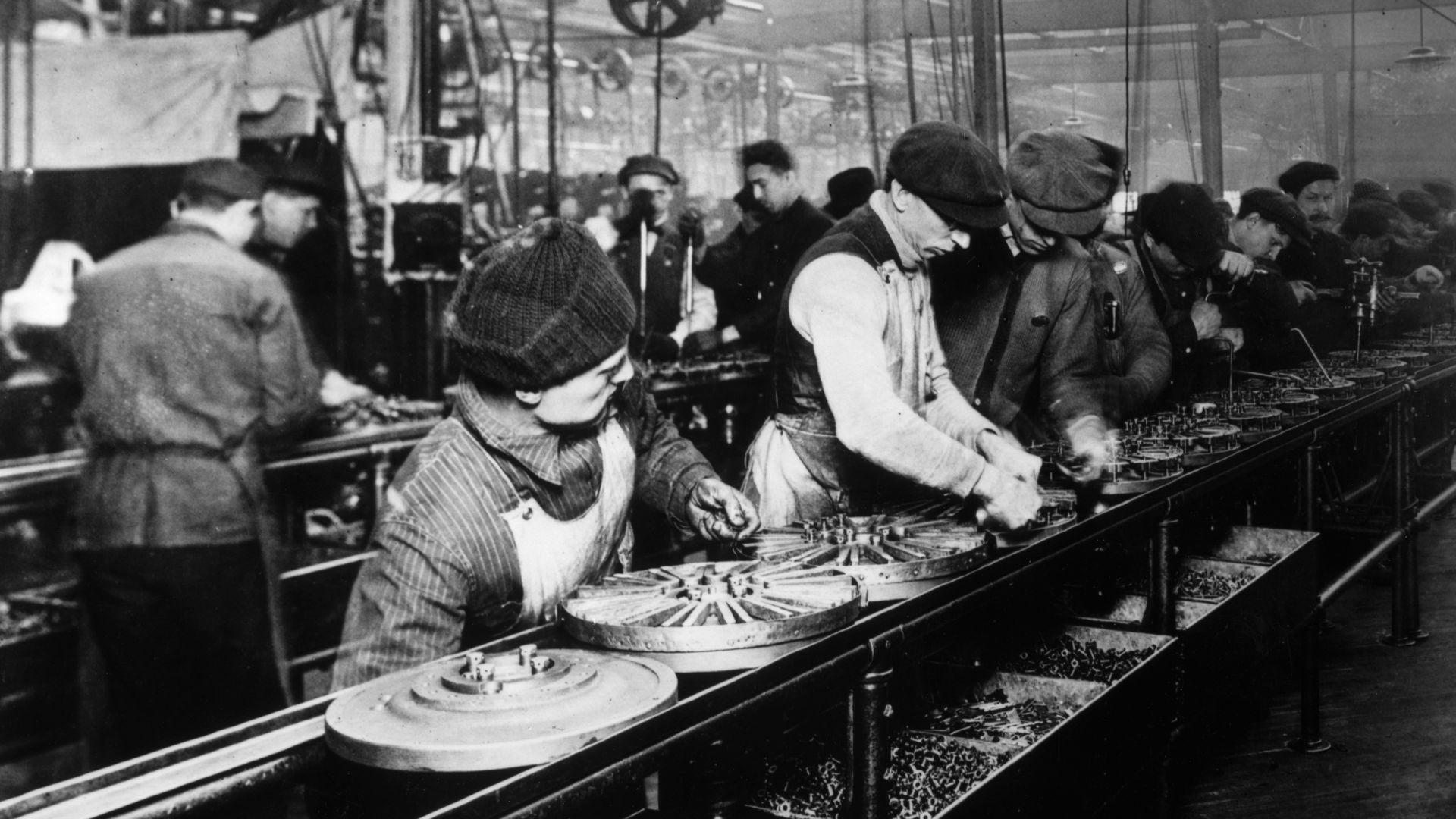 File:Ford assembly line - 1913.jpg