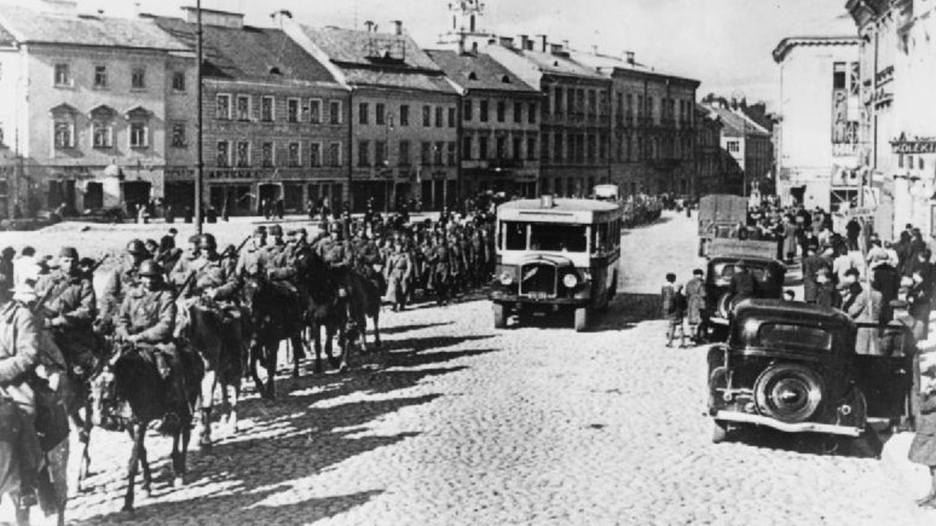 File:The Nazi-soviet Invasion of Poland, 1939 HU87199.jpg