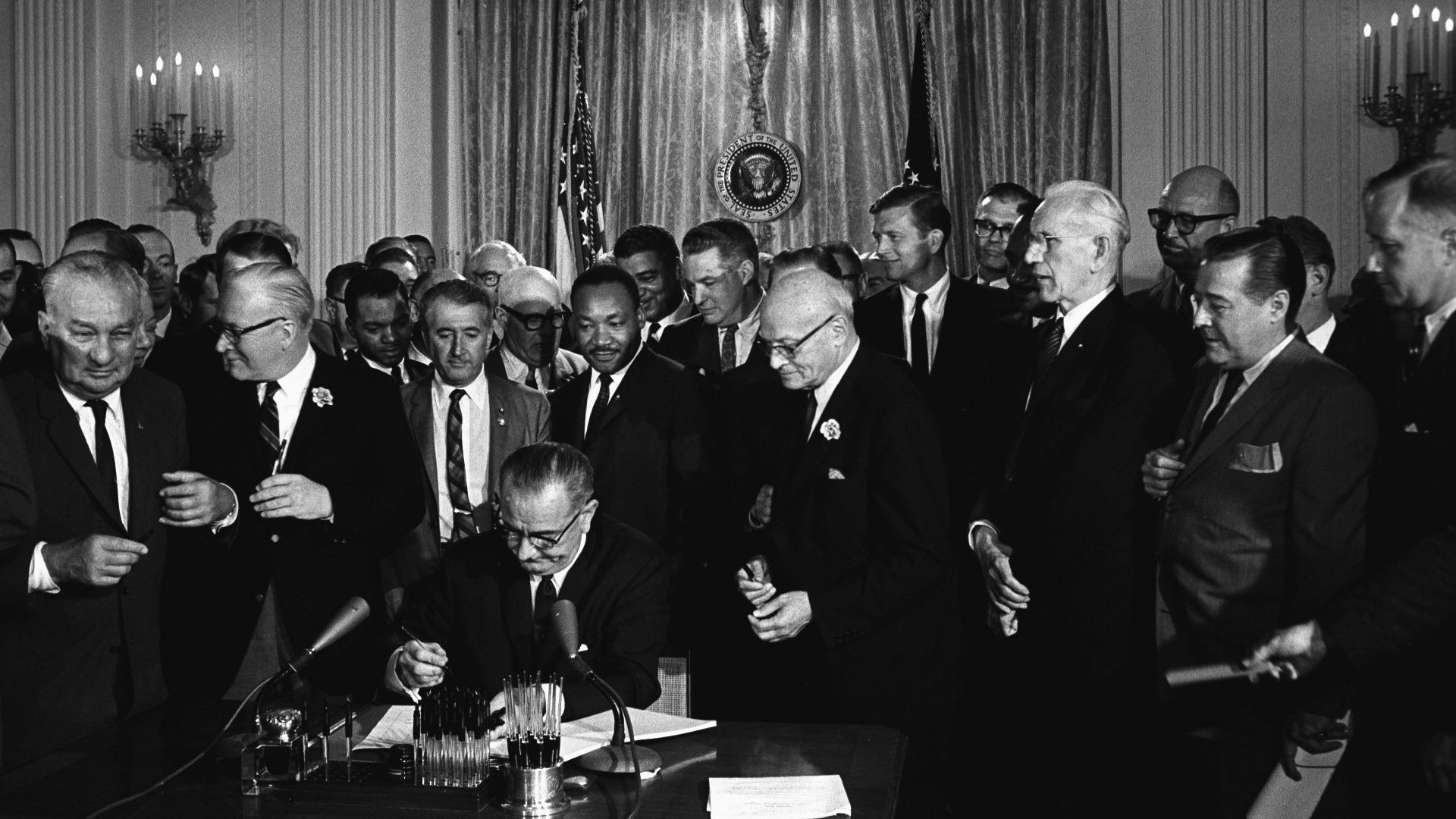 File:Lyndon Johnson signing Civil Rights Act, July 2, 1964.jpg