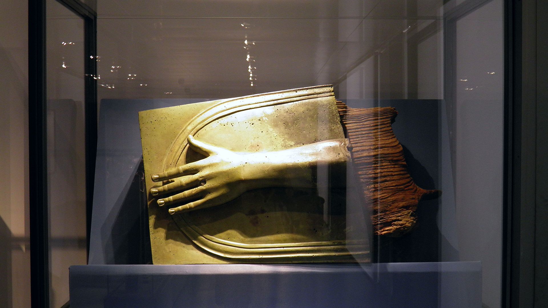 File:Bronze fitting of the Nemi Ships built by Caligula in the 1st century AD at Lake Nemi, Palazzo Massimo alle Terme, Rome (8567445051).jpg